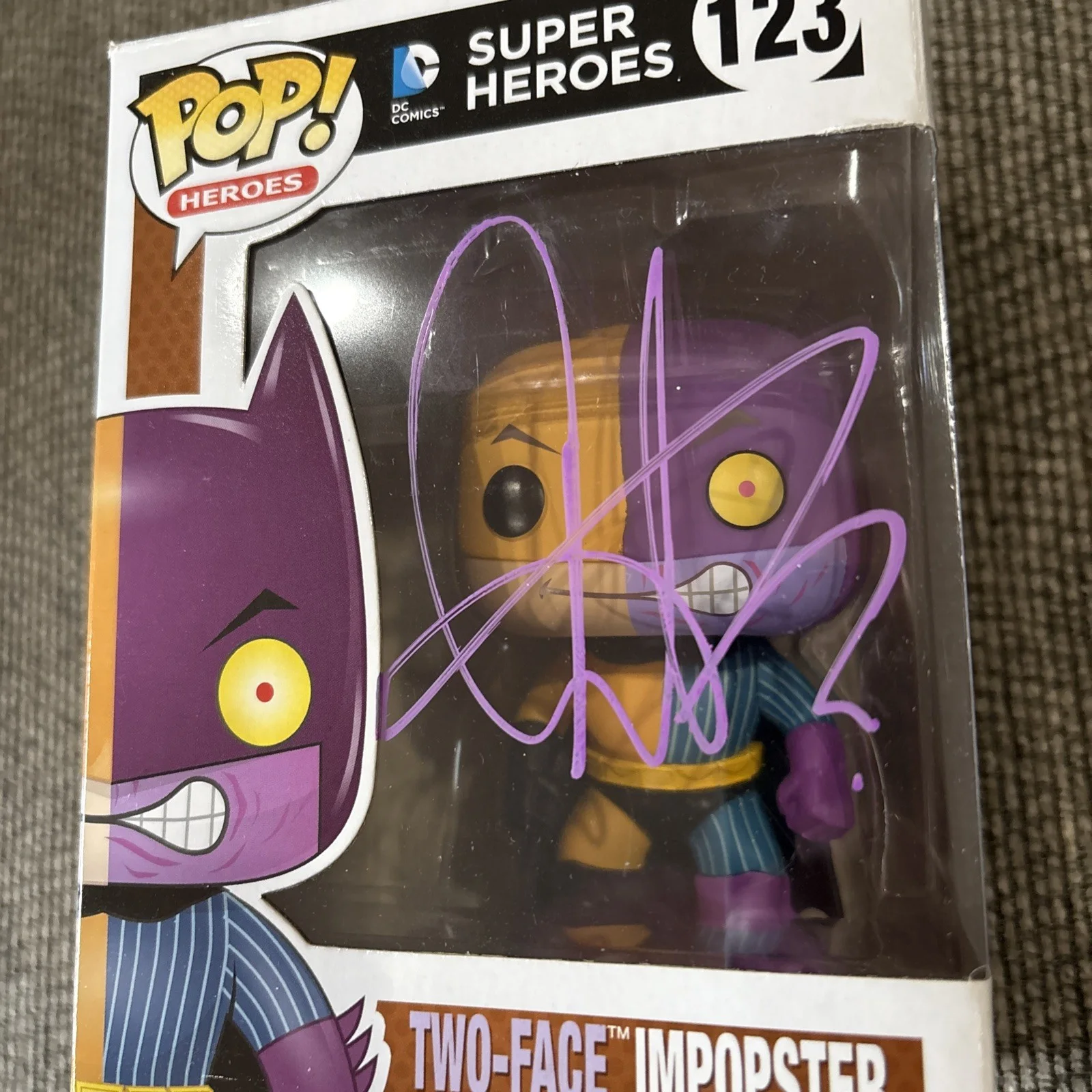 Aaron Eckhart — AARON ECKHART SIGNED TWO-FACE Imposter #123 FUNKO POP THE DARK KNIGHT Autograph, изображение 4