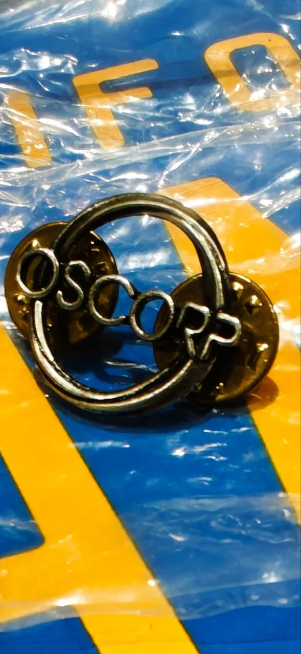 Marvel Spiderman 2 oscorp prop badge metal with coa, image 3
