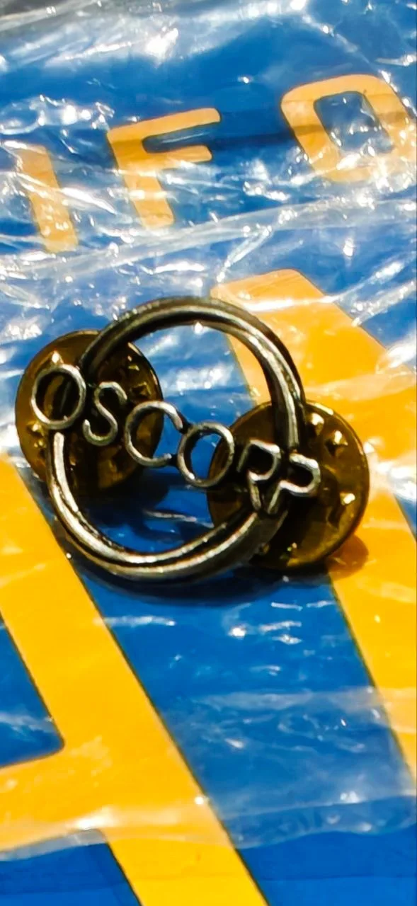 Marvel Spiderman 2 oscorp prop badge metal with coa, image 5