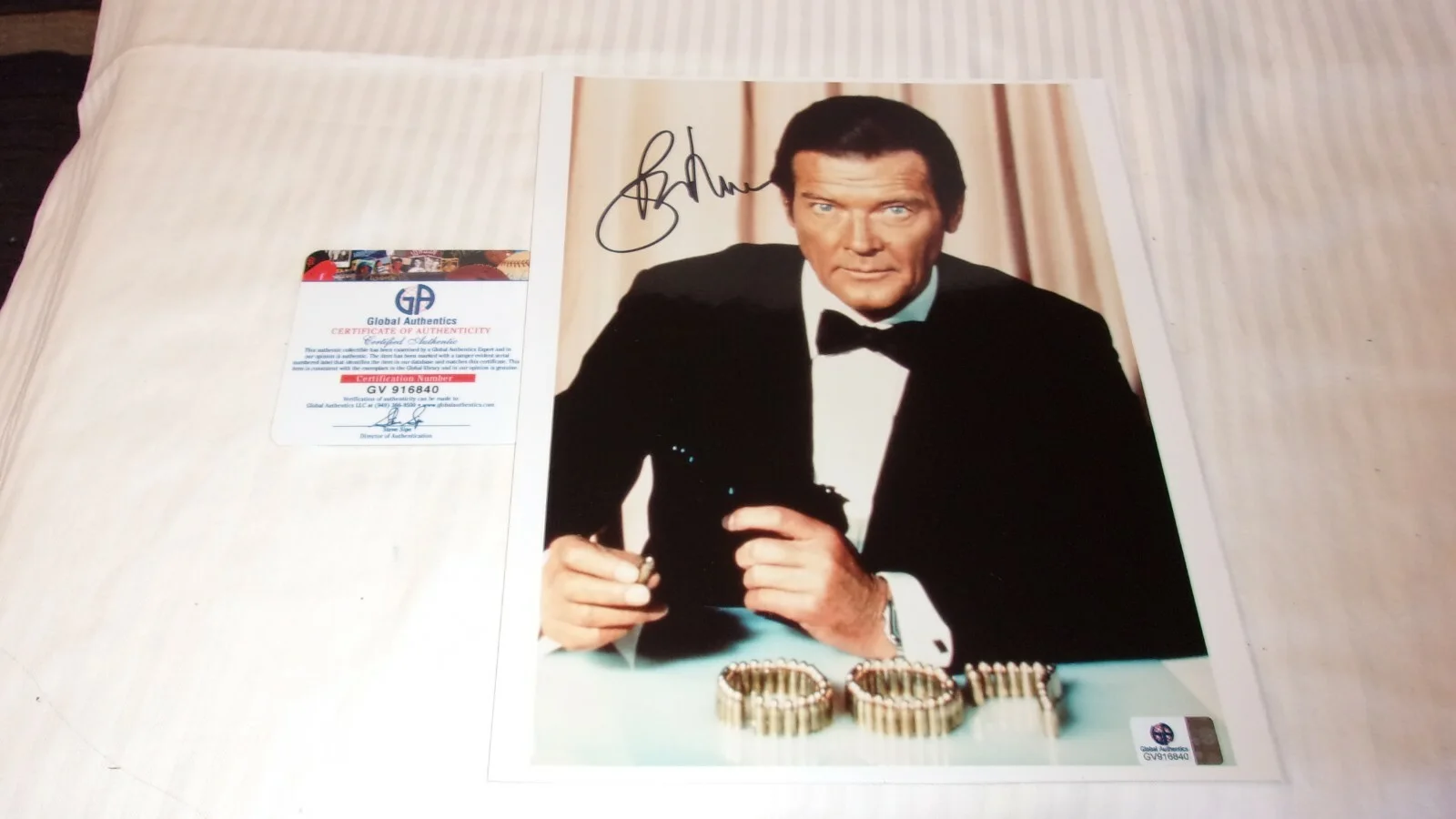 roger moore — Roger Moore Signed James Bond Photograph In Tux With Gun 8x10