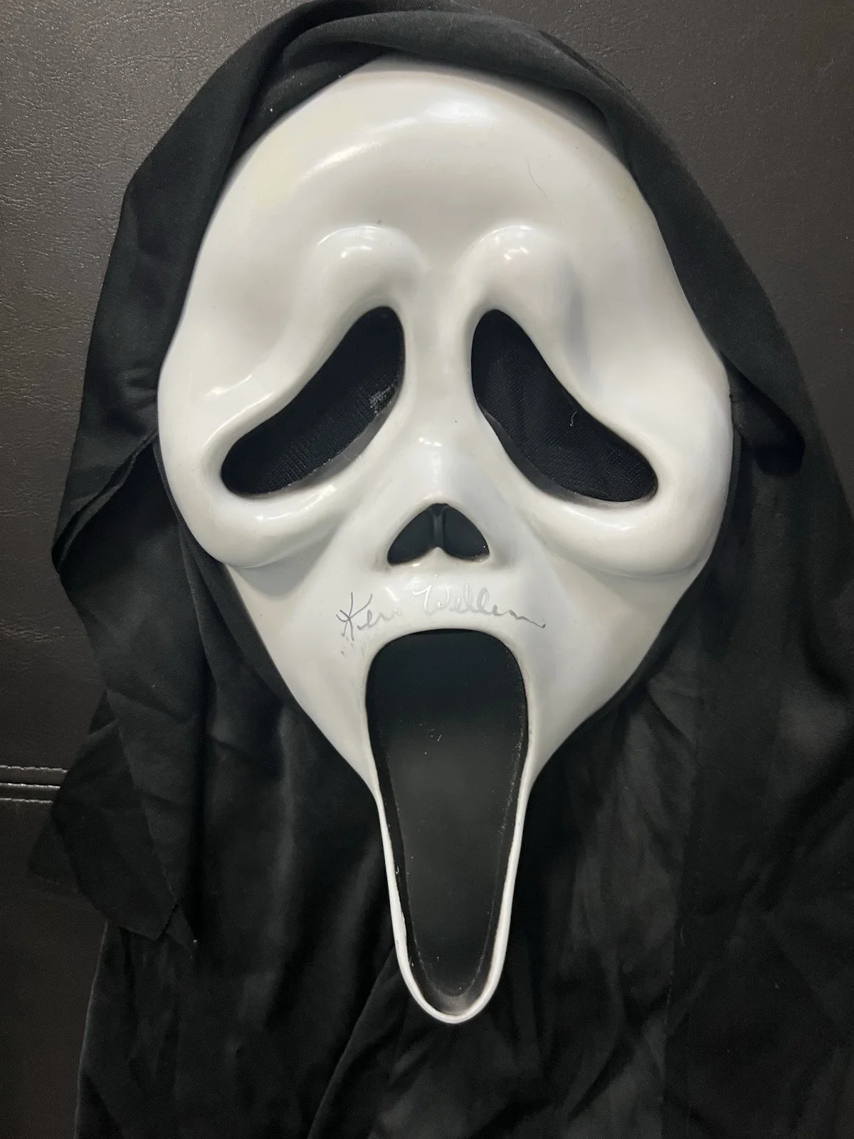 Kevin Williamson Signed Ghostface Scream Mask! Fun World Easter Unlimited, image 3