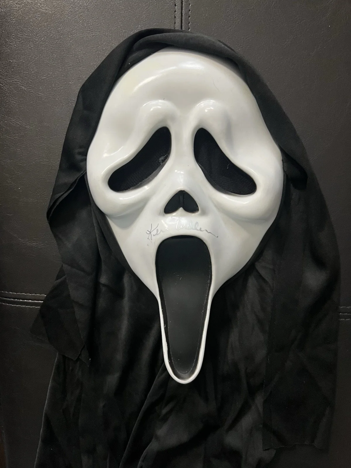 Kevin Williamson Signed Ghostface Scream Mask! Fun World Easter Unlimited, image 4