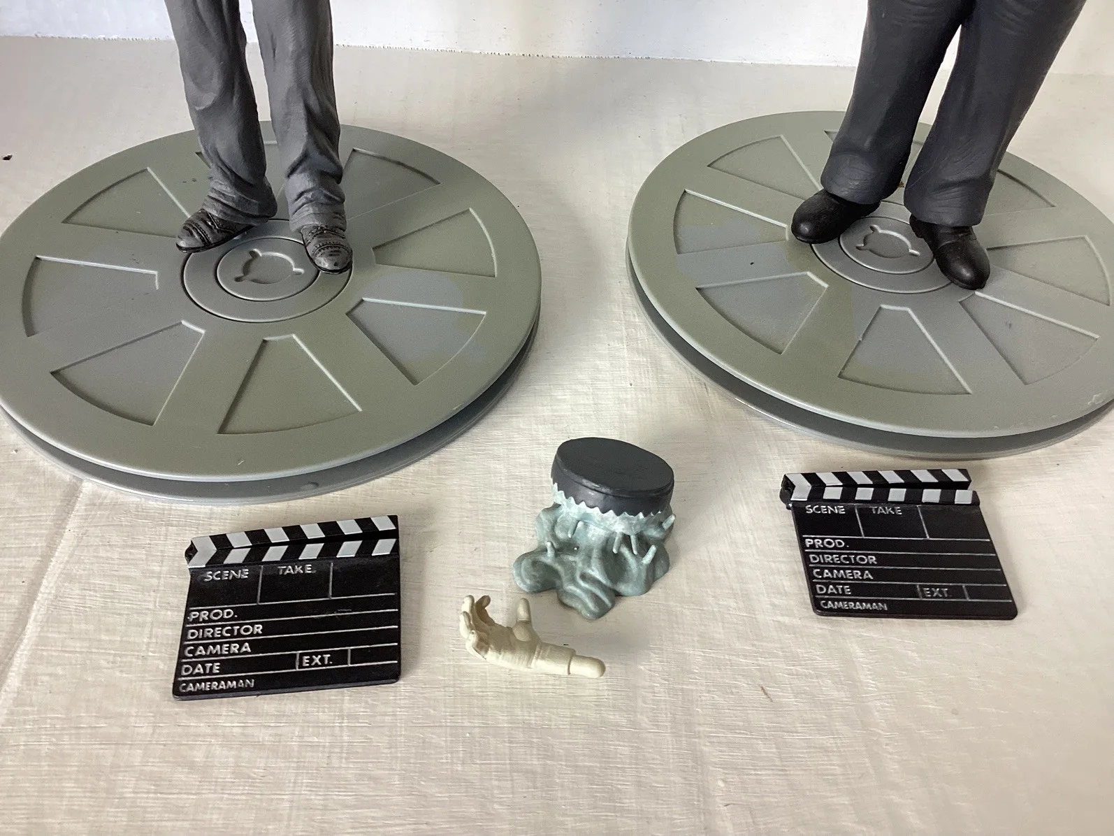 Movie Icons Stan Laurel & Oliver Hardy Figures on Film Reels by SD Toys, изображение 2