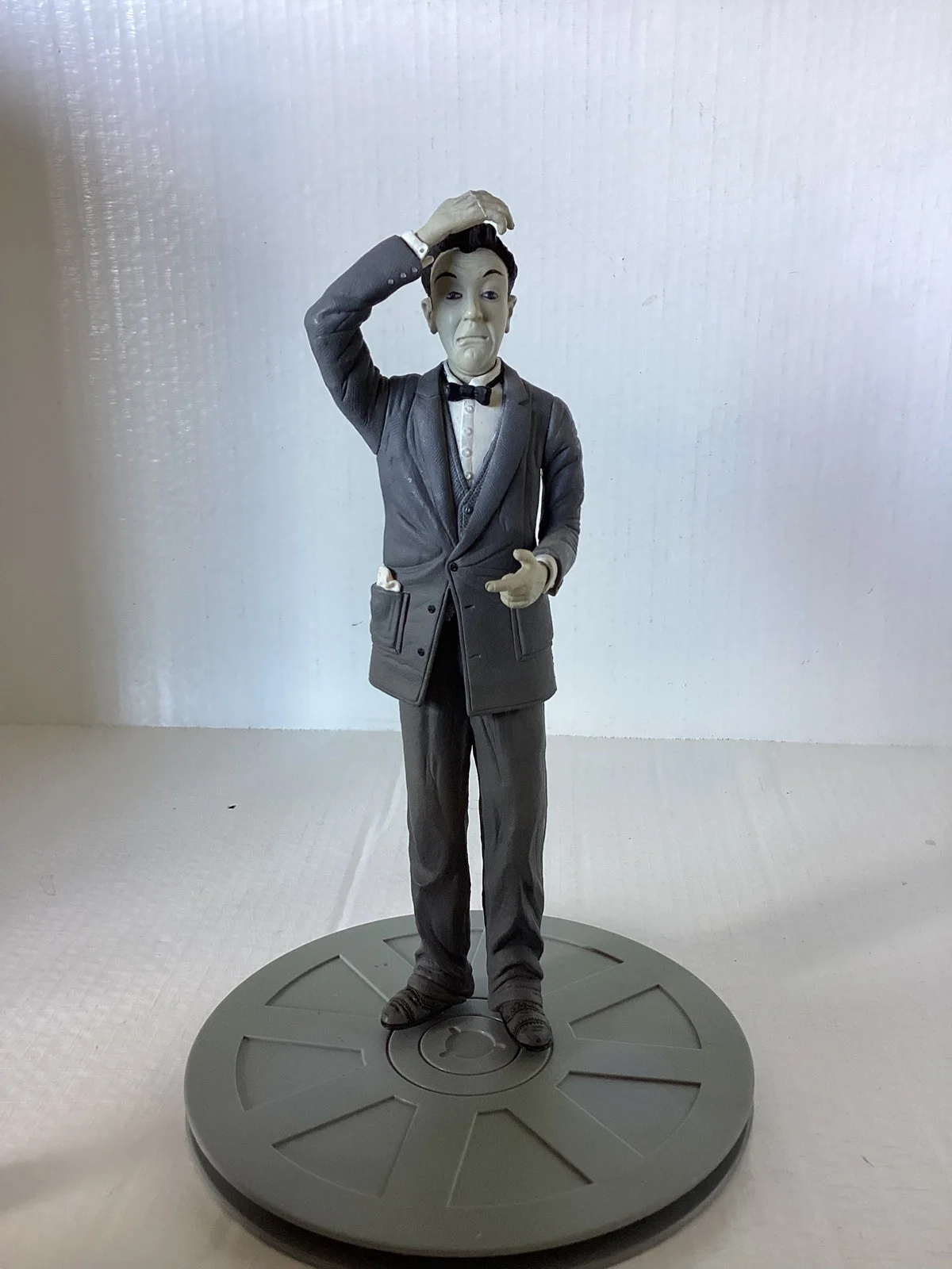 Movie Icons Stan Laurel & Oliver Hardy Figures on Film Reels by SD Toys, изображение 5