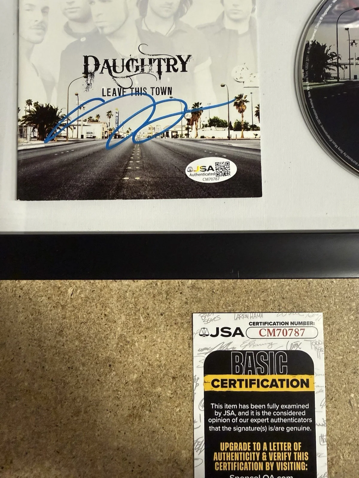 Chris Daughtry Signed “Leave This Town” (2009) CD Booklet With JSA COA, image 2