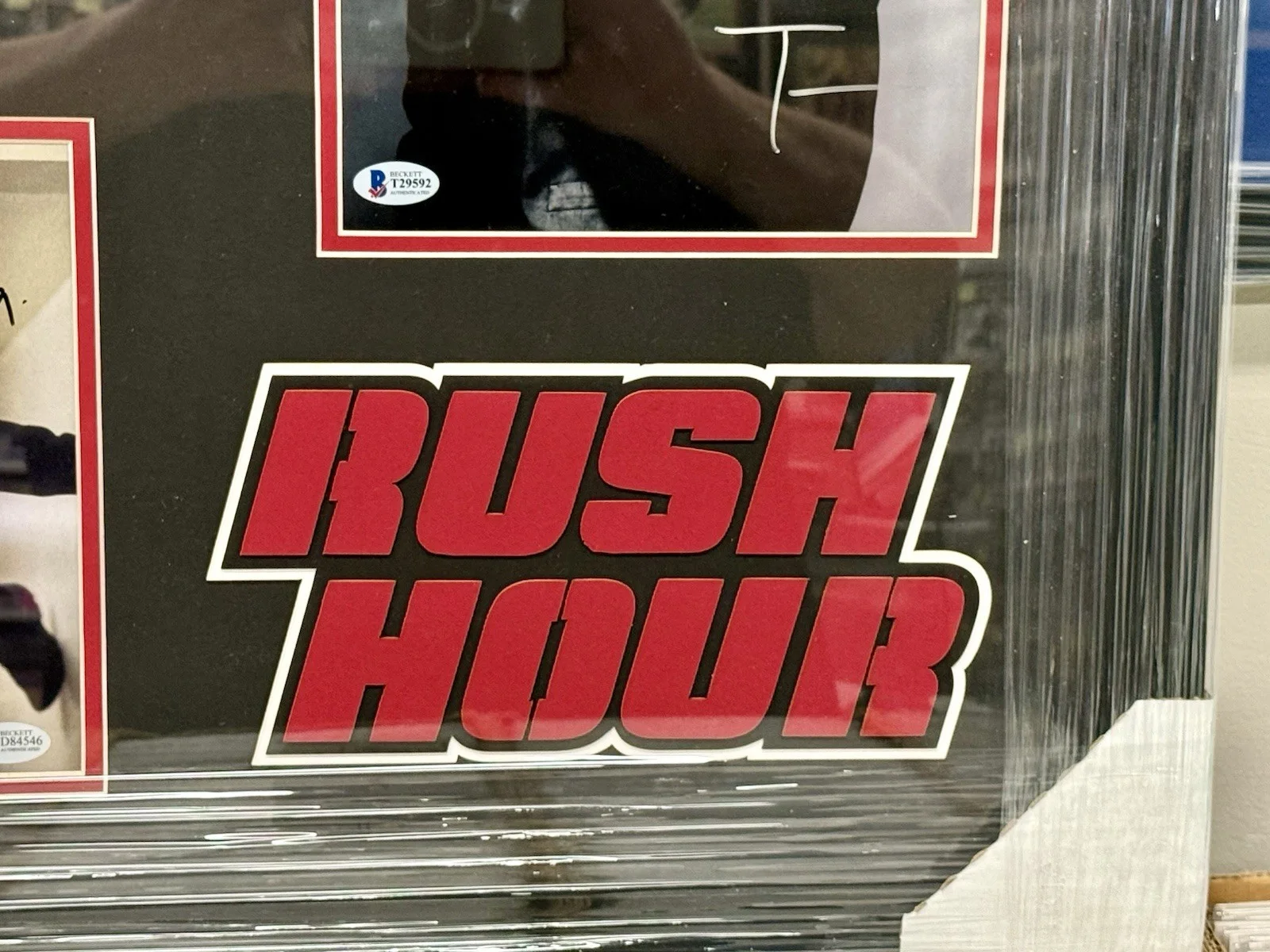 Jackie Chan, Chris Tucker — Jackie Chan & Chris Tucker Signed & Custom Framed Rush Hour Photo Beckett COA, изображение 5