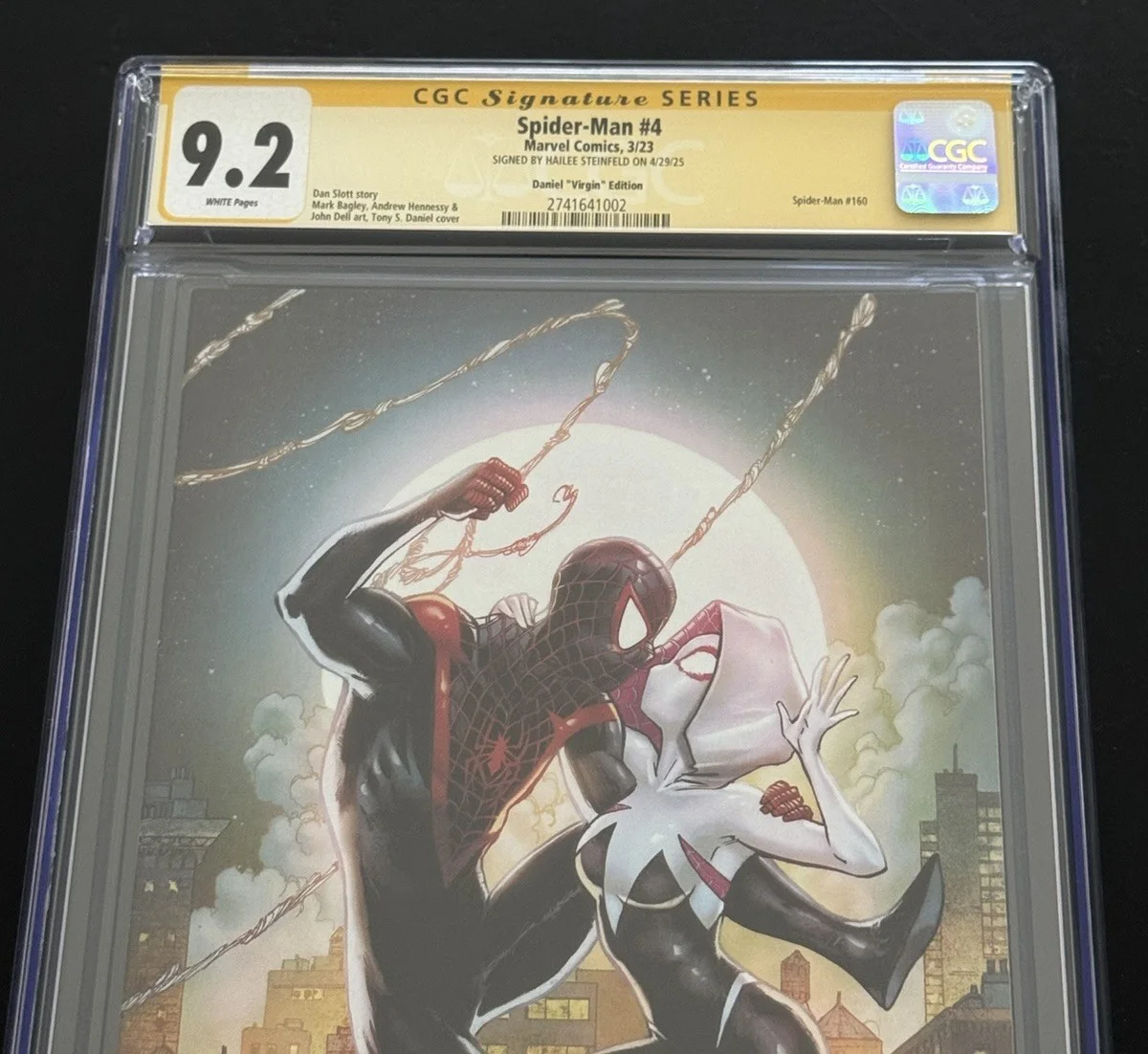 Hailee Steinfeld — Cómic firmado por Hailee Steinfeld Spider-Man #4 CGC 9.2, image 2