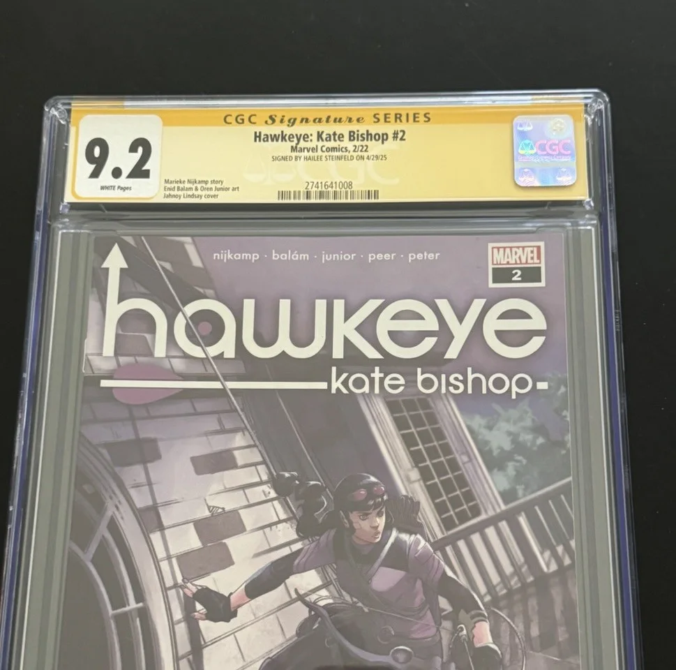 Hailee Steinfeld — HAILEE STEINFELD SIGNED HAWKEYE KATE BISHOP #5 COMIC CGC 9.2, image 2