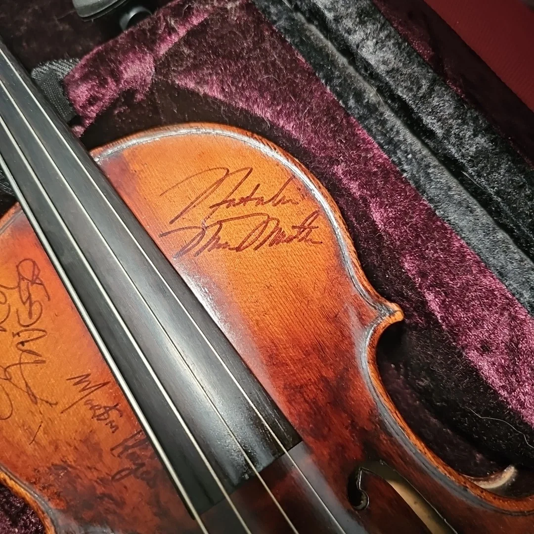Autographed Fidler By 7 Known Artists, No Rod. Sean Keane,Mark O'Connor & Others, изображение 2