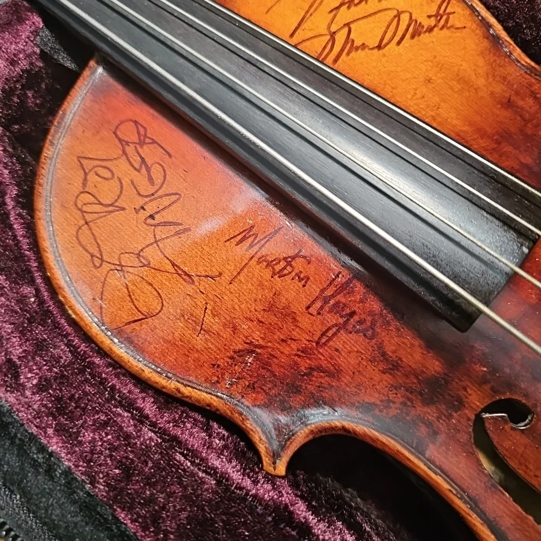 Autographed Fidler By 7 Known Artists, No Rod. Sean Keane,Mark O'Connor & Others, изображение 3