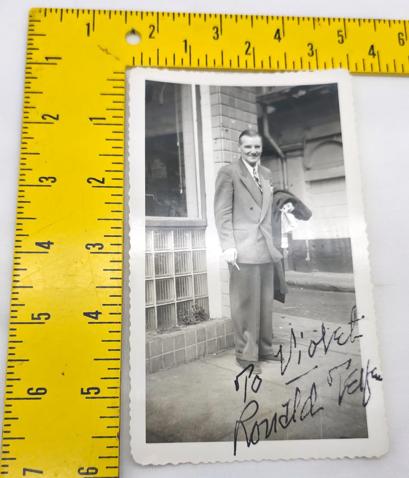 Ronald Telfer — Vintage 1950s B&W Hand Signed Candid Photo Autograph Ronald Telfer, image 5