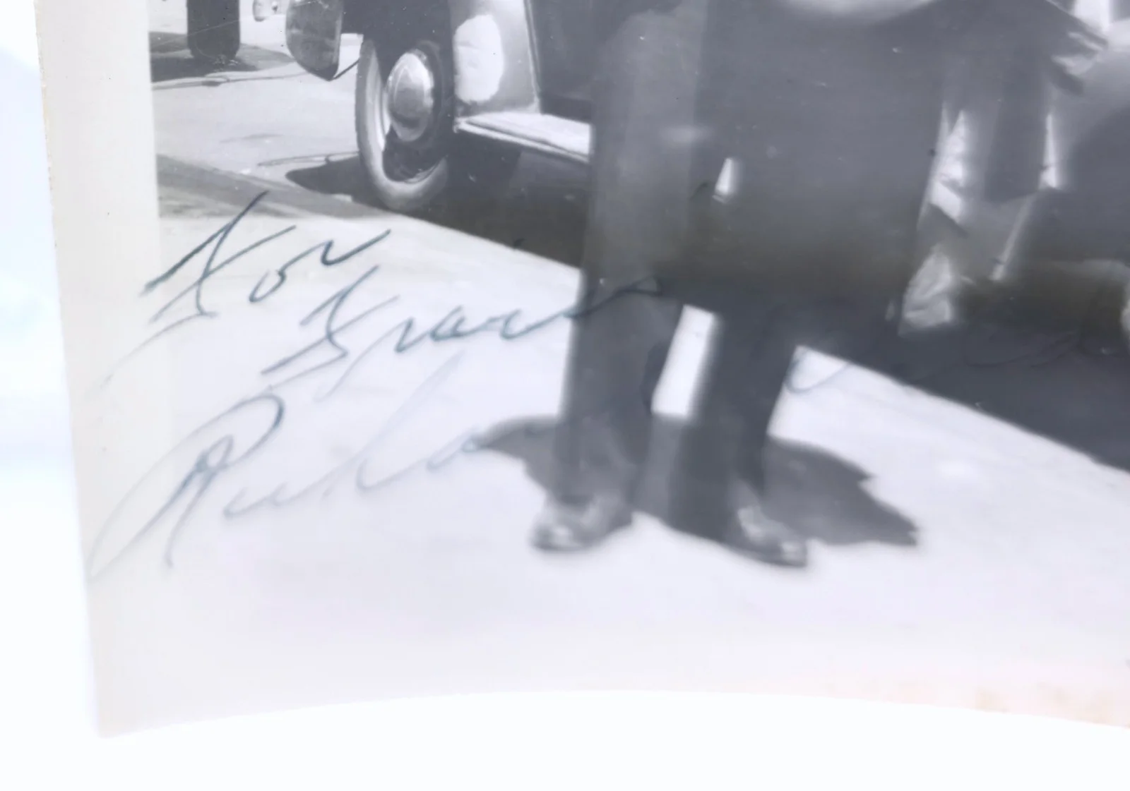 Richard Wilder — Vintage 1950s B&W Hand Signed Candid Photo Autograph Richard Wilder, image 2