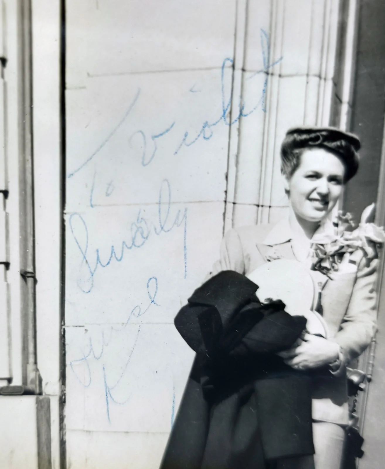 Louise King — 1950s B&W Hand Signed Candid Photo Autograph Louise King The Seven Year Itch #2, изображение 2