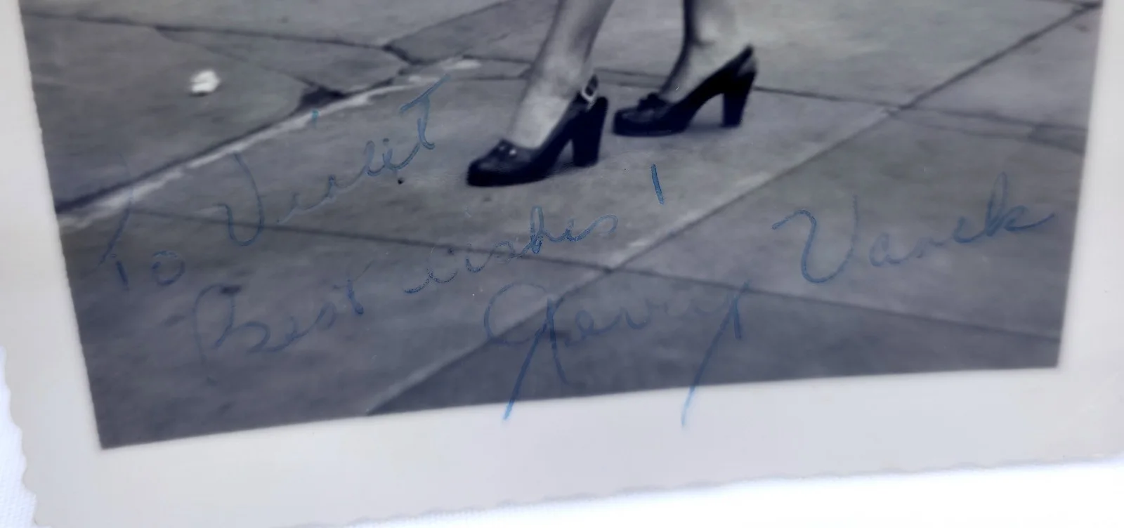 Vintage 1950s B&W Hand Signed Candid Photo Autograph Gerry Vanik ??, изображение 2