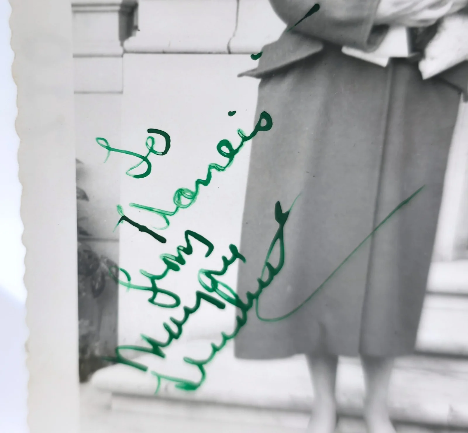 Holly — Vintage 1950s B&W Hand Signed Candid Photo Autograph Mary Ann ~ Last Name?, изображение 2