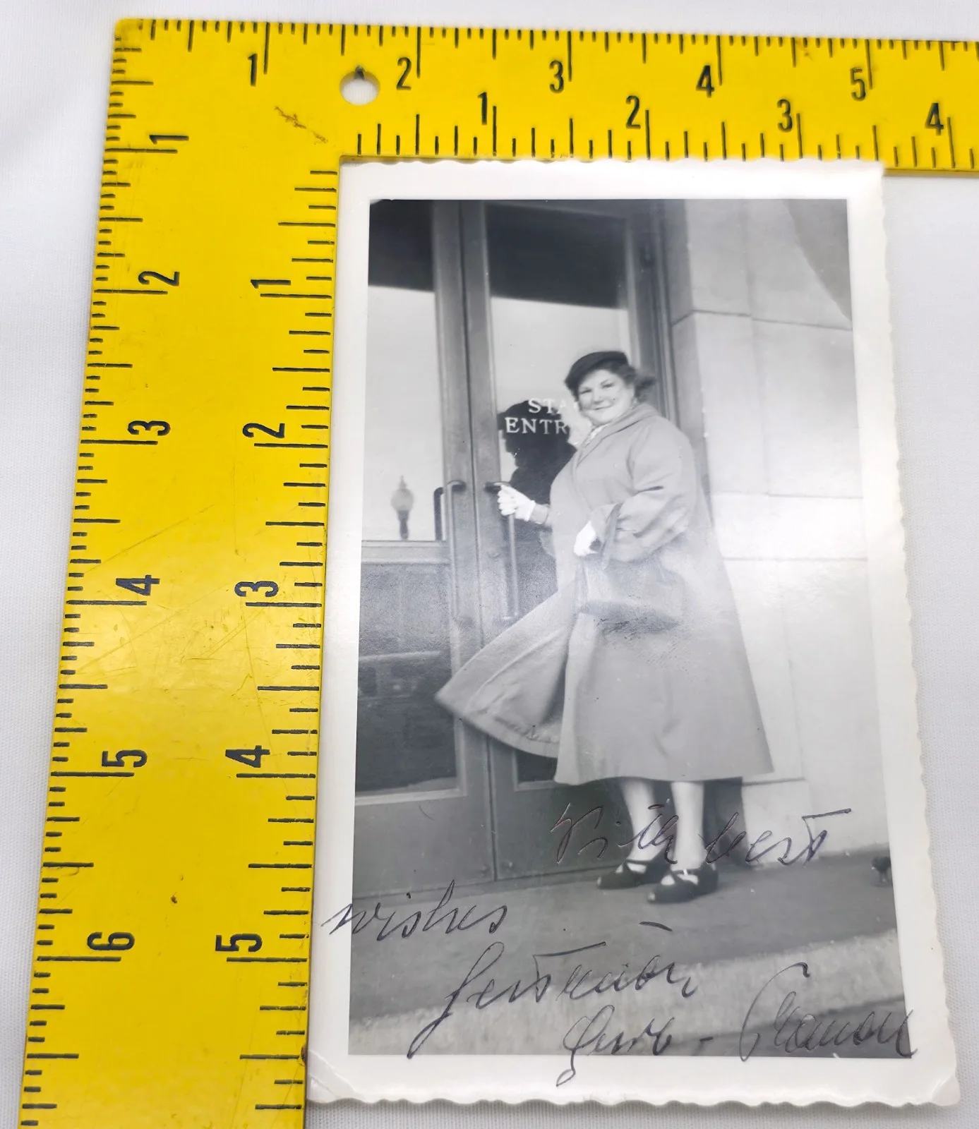 Holly — Vintage 1950s B&W Hand Signed Candid Photo Autograph Unidentified @ Stage Door, изображение 4