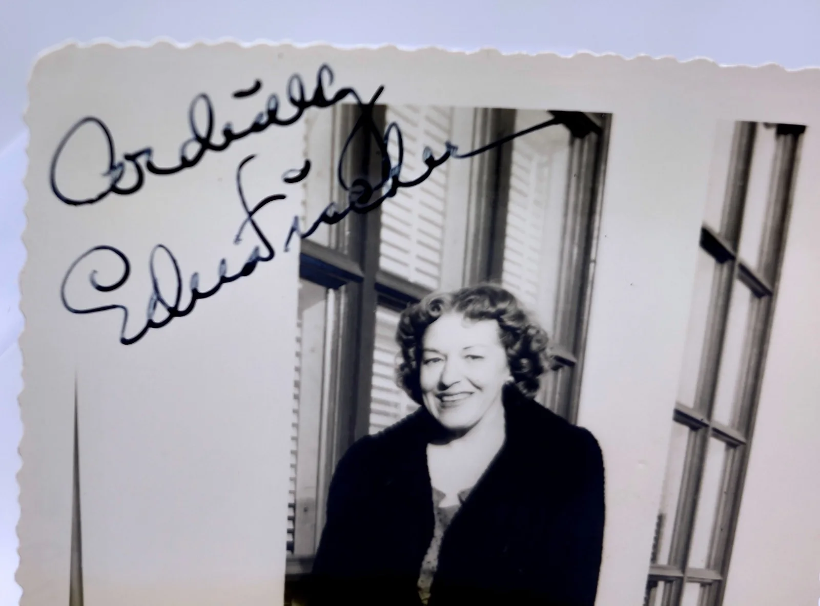 Edna Fielder — Vintage 1950s B&W Hand Signed Candid Photo Autograph Edna Fielder, image 2