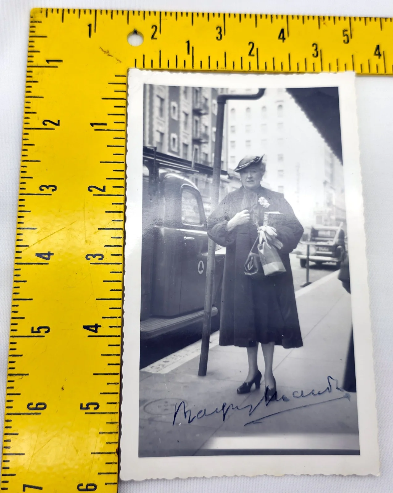Marilyn McCord — Vintage 1950s B&W Hand Signed Candid Photo Autograph Marilyn McCord, image 4