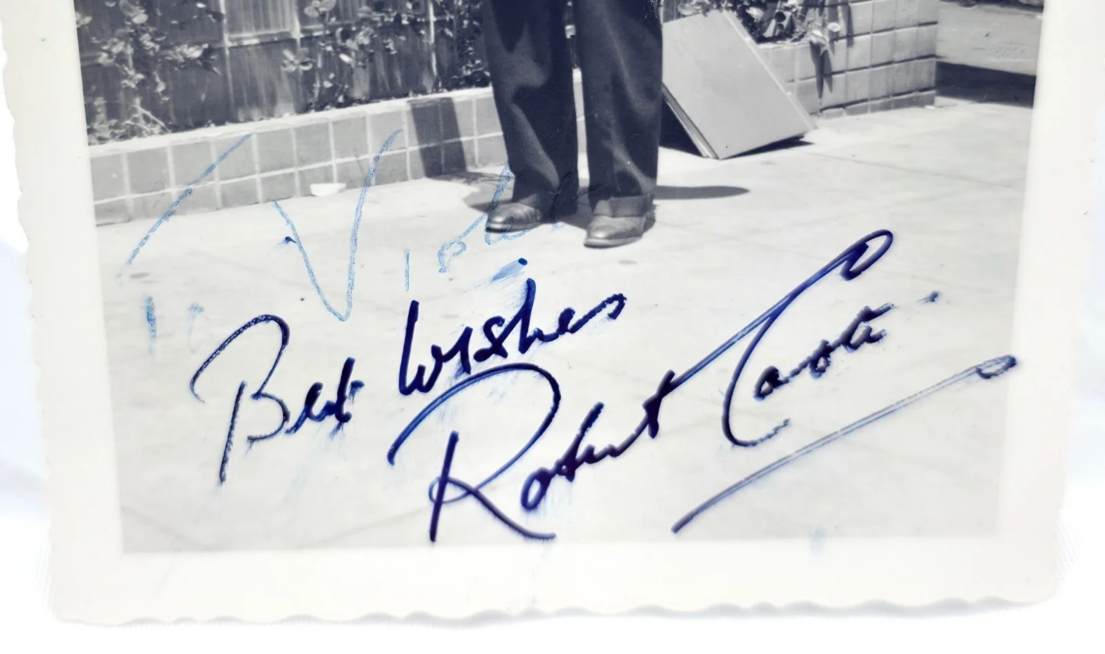 Robert Coote — Vintage 1950s B&W Hand Signed Candid Photo Autograph Robert Coote, изображение 2