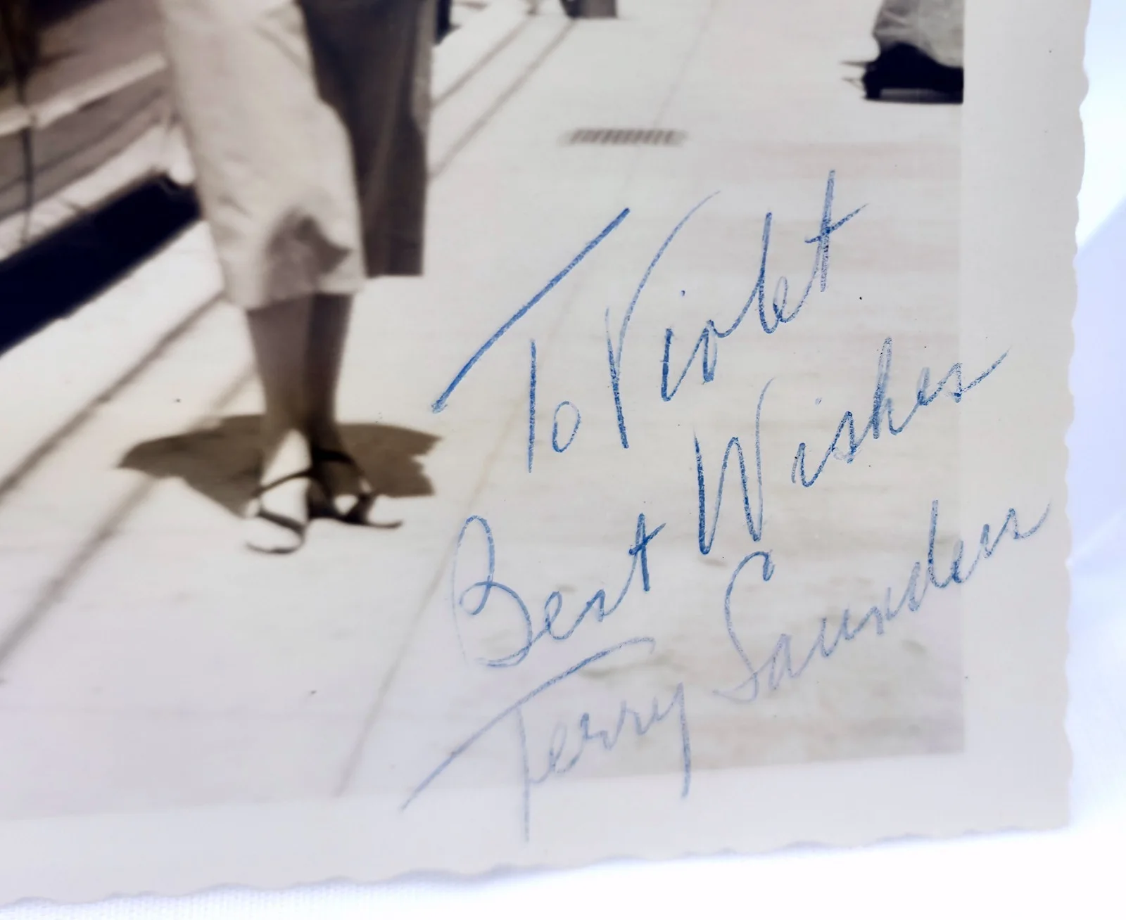 Terry Saunders — Vintage 1950s Hand Signed Candid Photo Autograph Terry Saunders The King and I, изображение 2