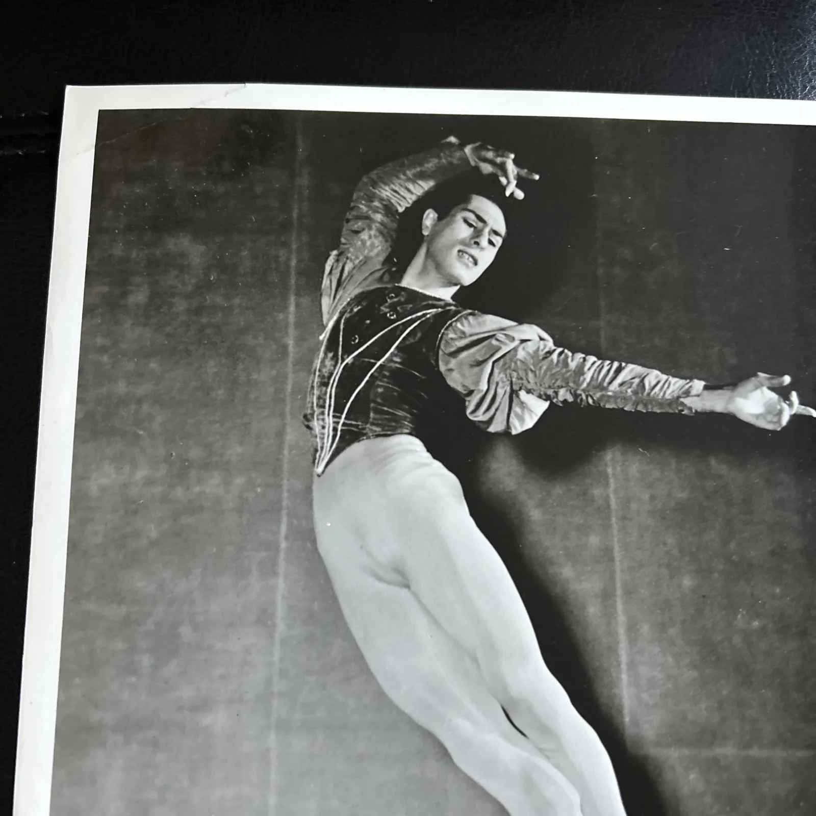 Original Press Studio Photo Signed Leon Danielian American Dancer T551, image 2