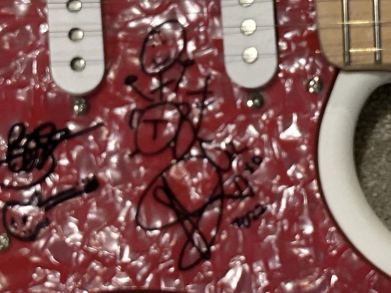 The Beths Signed Guitar Autographed Elizabeth Stokes New Zealand Band, изображение 4