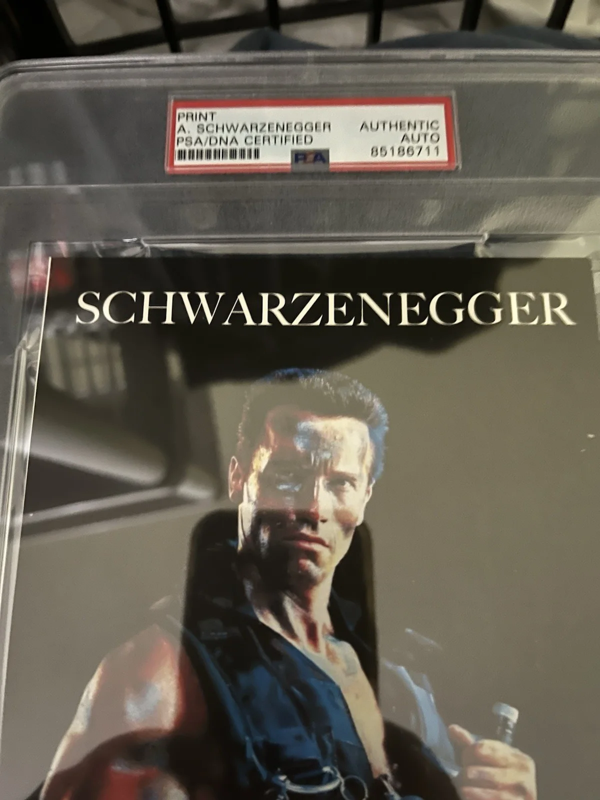 Autographed Arnold Schwarzenegger 5x7 Commando Print PSA Signed Auto Authentic, изображение 3
