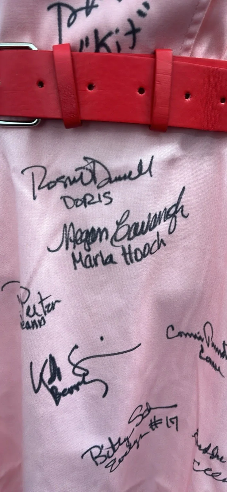Geena Davis, Rosie Odonnall, More — A League of Their Own Signed Rockford Peach Uniform (11 Signatures), изображение 3