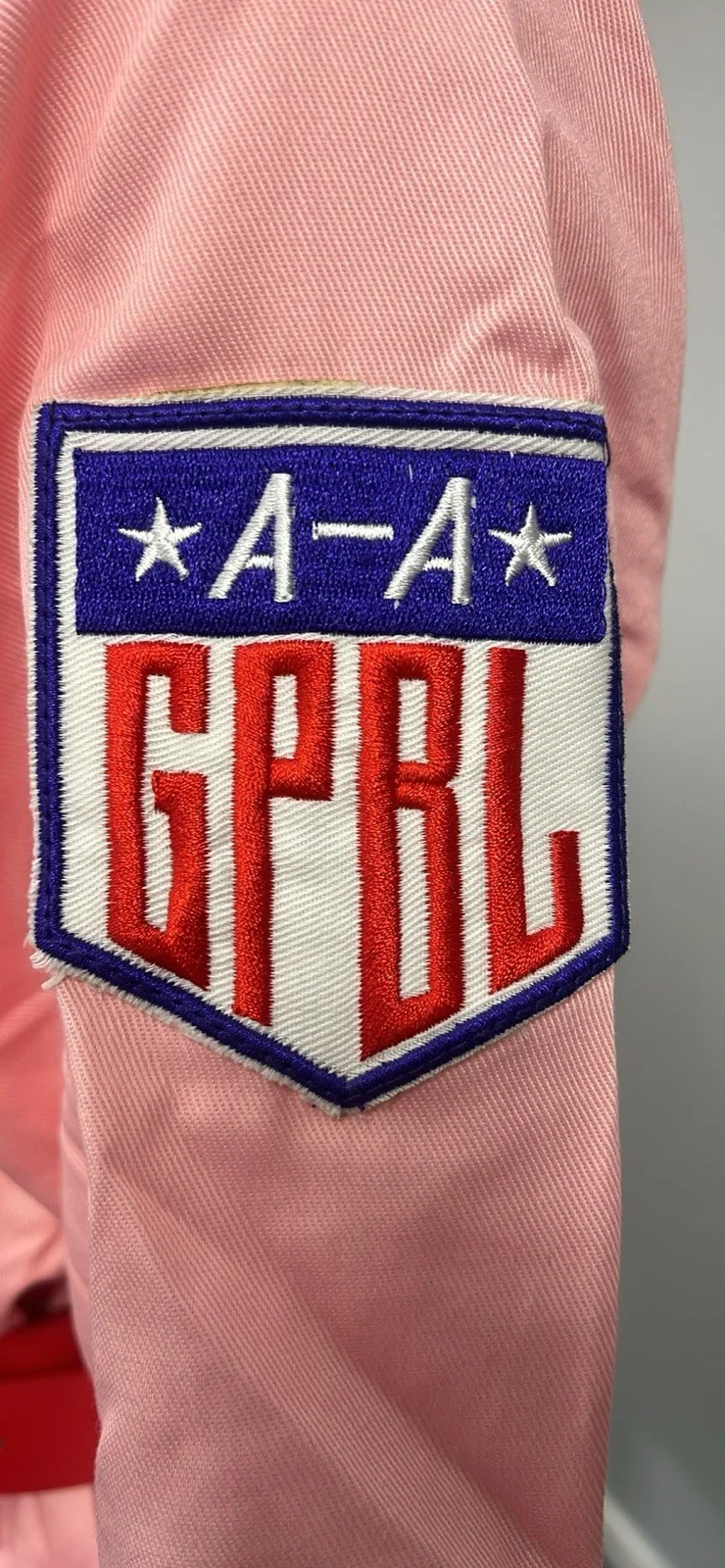 Geena Davis, Rosie Odonnall, More — A League of Their Own Signed Rockford Peach Uniform (11 Signatures), изображение 5