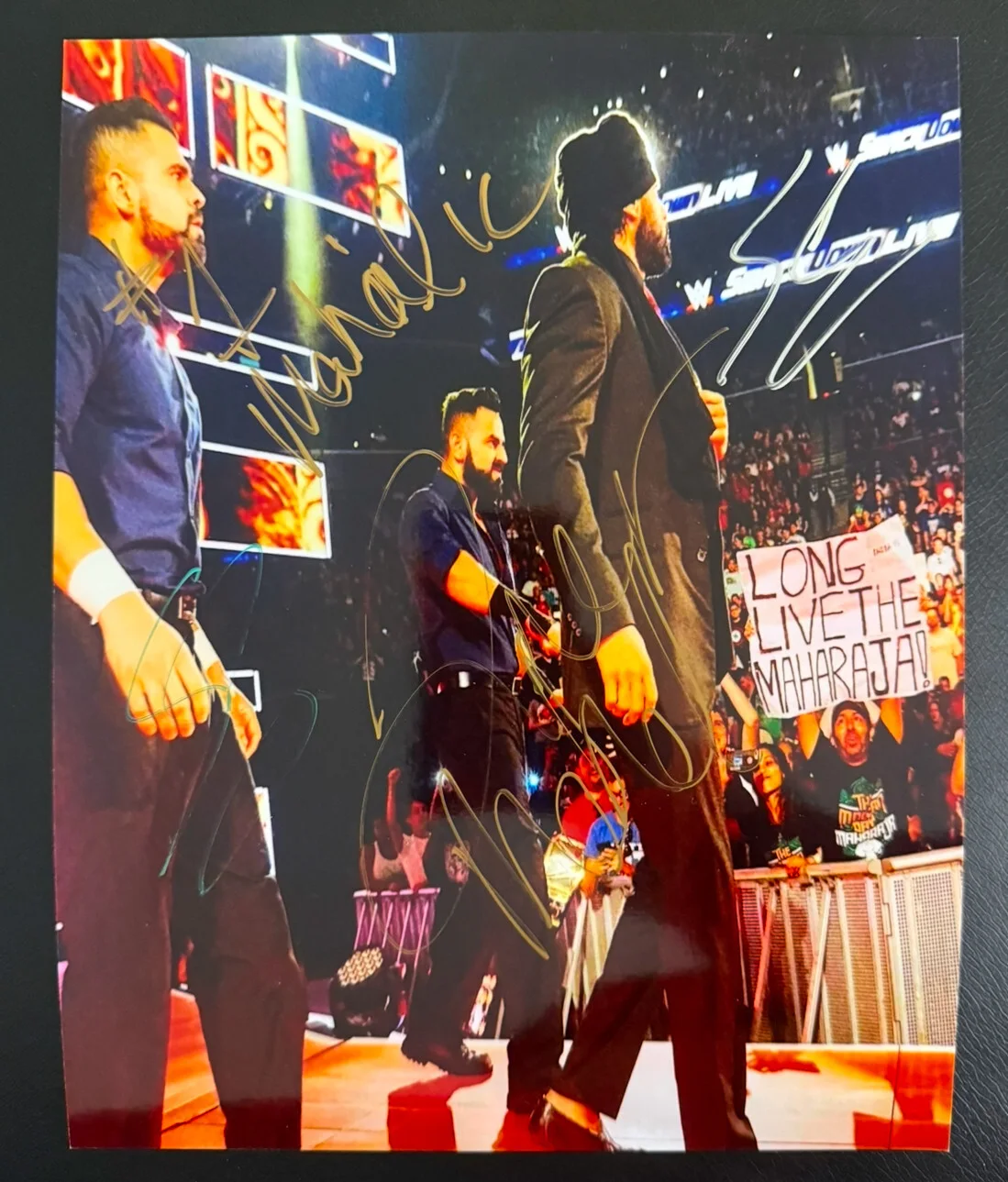 Jinder Mahal, Singh Brothers — WWE AUTOGRAPH JINDER MAHAL & BOLLYWOOD BOYZ SINGH BROTHERS SIGNED PHOTO INDIA, изображение 2
