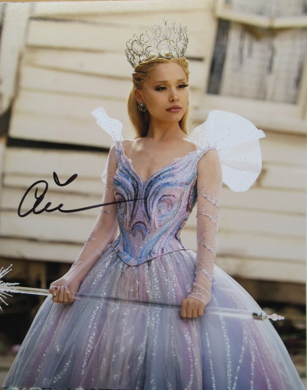 ARIANA GRANDE — WICKED'S ARIANA GRANDE GLINDA THE GOOD AUTOGRAPHED 8x10 PHOTO - W/COA AND SLEEVE