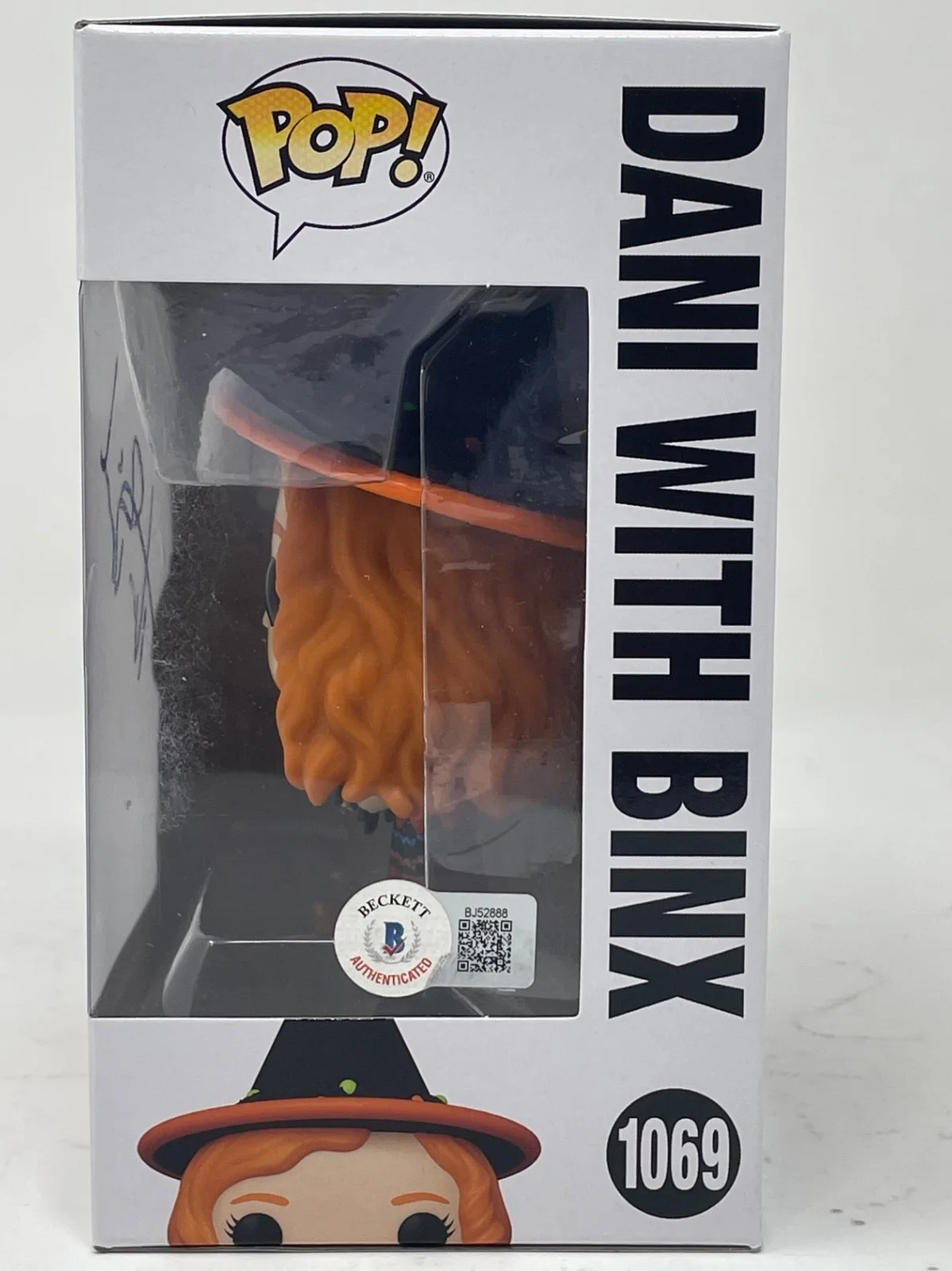 Thora Birch — Thora Birch Signed Hocus Pocus Dani with Binx Funko Pop #1069 Autograph BAS COA, image 3