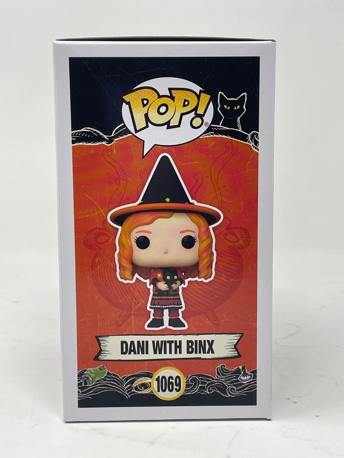 Thora Birch — Thora Birch Signed Hocus Pocus Dani with Binx Funko Pop #1069 Autograph BAS COA, image 5