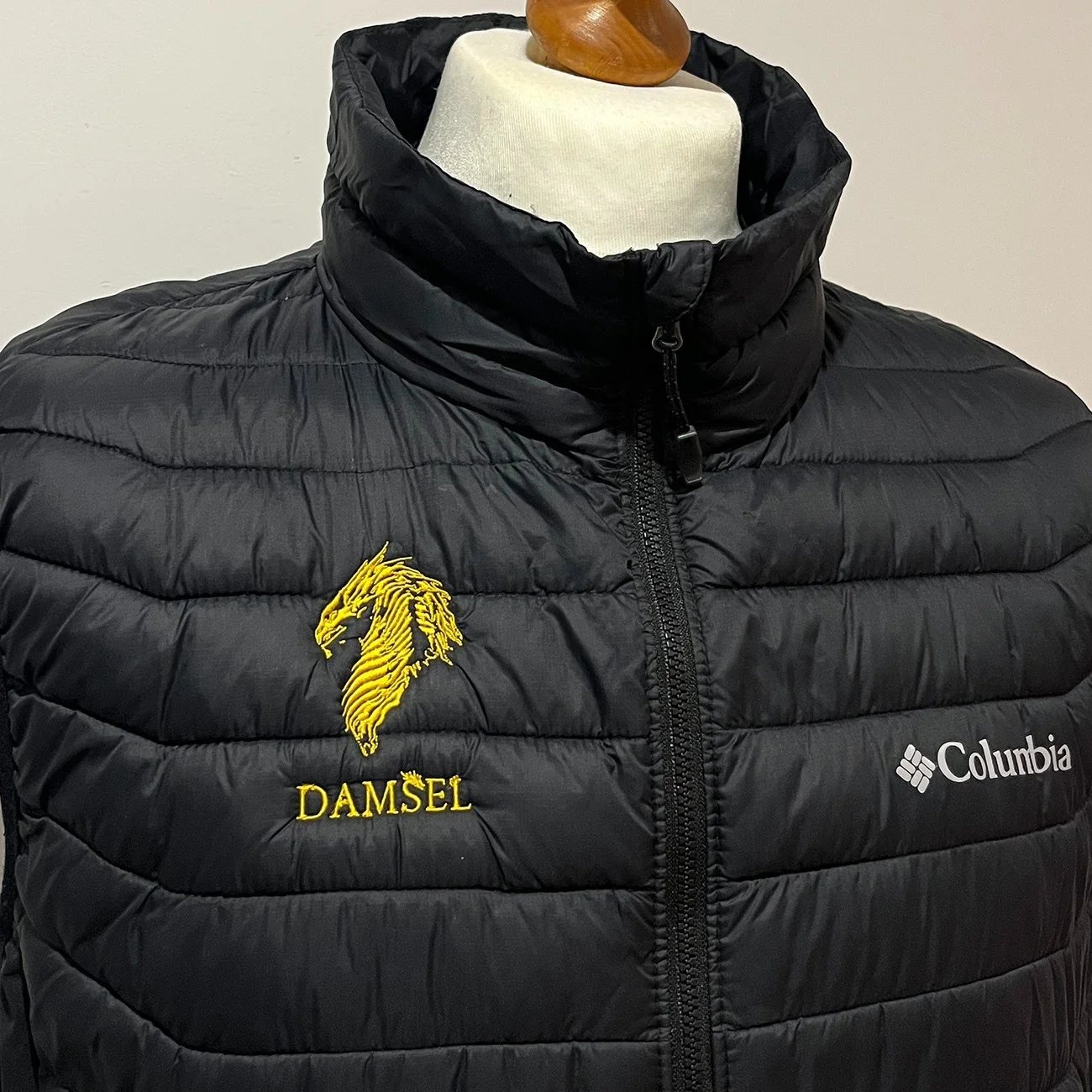 DAMSEL Cast & Crew Gilet Body Warmer L Movie Film Production Gift Netflix 2024, изображение 2
