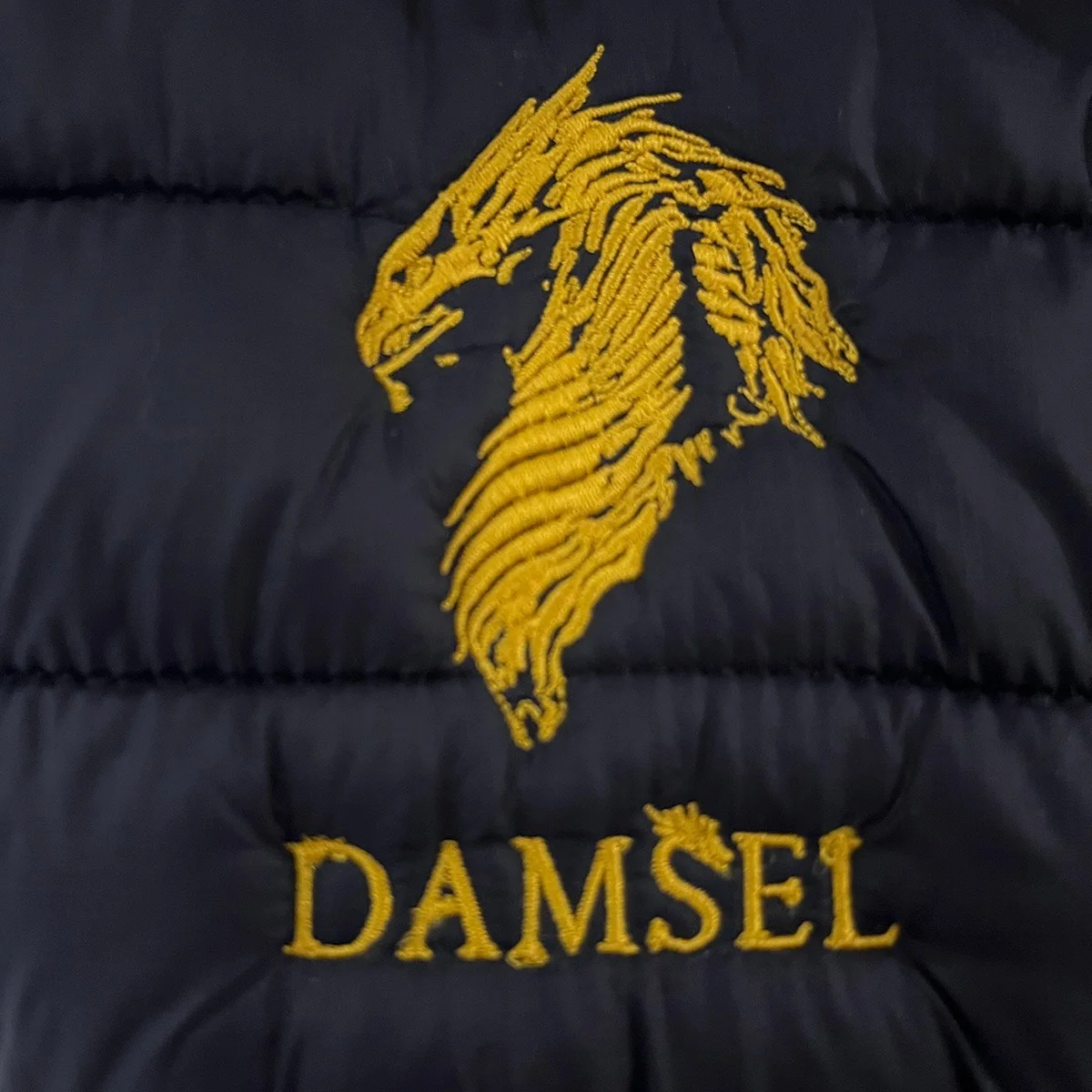 DAMSEL Cast & Crew Gilet Body Warmer L Movie Film Production Gift Netflix 2024, изображение 4