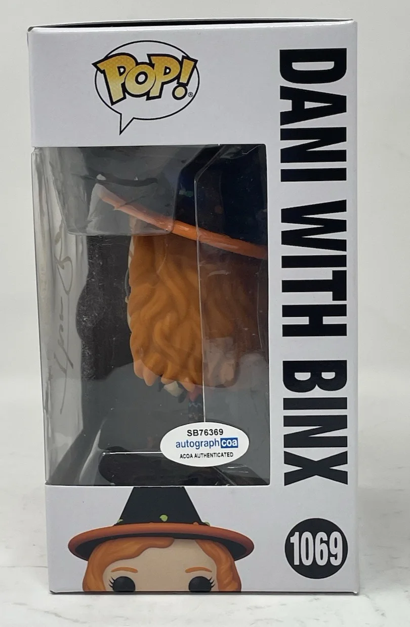 Thora Birch — Thora Birch Signed Hocus Pocus Dani with Binx Funko Pop #1069 Autograph ACOA COA, image 2