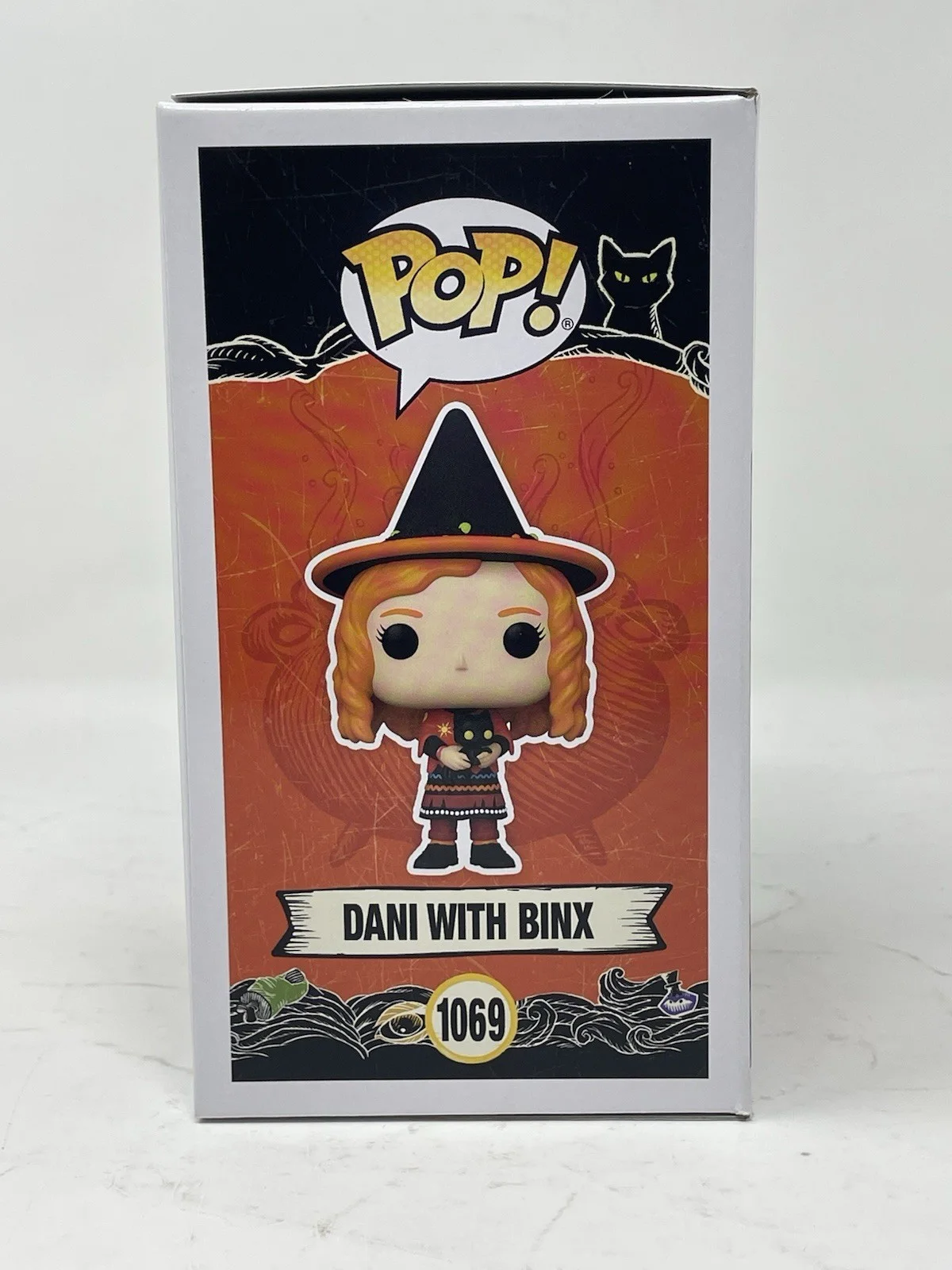 Thora Birch — Thora Birch Signed Hocus Pocus Dani with Binx Funko Pop #1069 Autograph ACOA COA, image 4