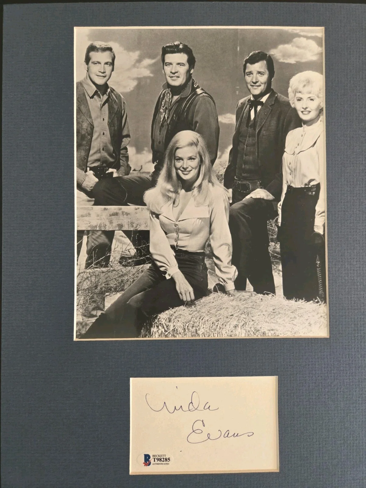 Linda Evans — Linda Evans Signed Cut Signature With Matted Photo The Big Valley 14x11 BGS, изображение 2