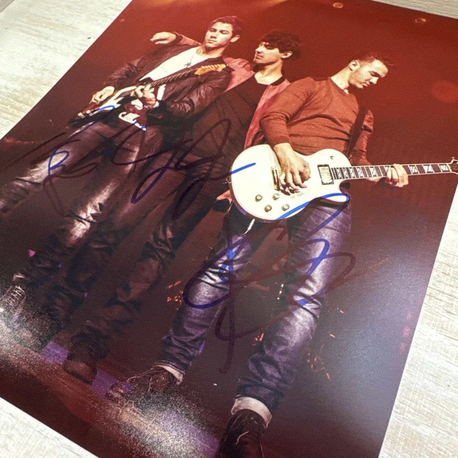 Jonas Brothers - Group Signed/Autographed 8x10 Photo Authentic w/COA & Holograms, изображение 2