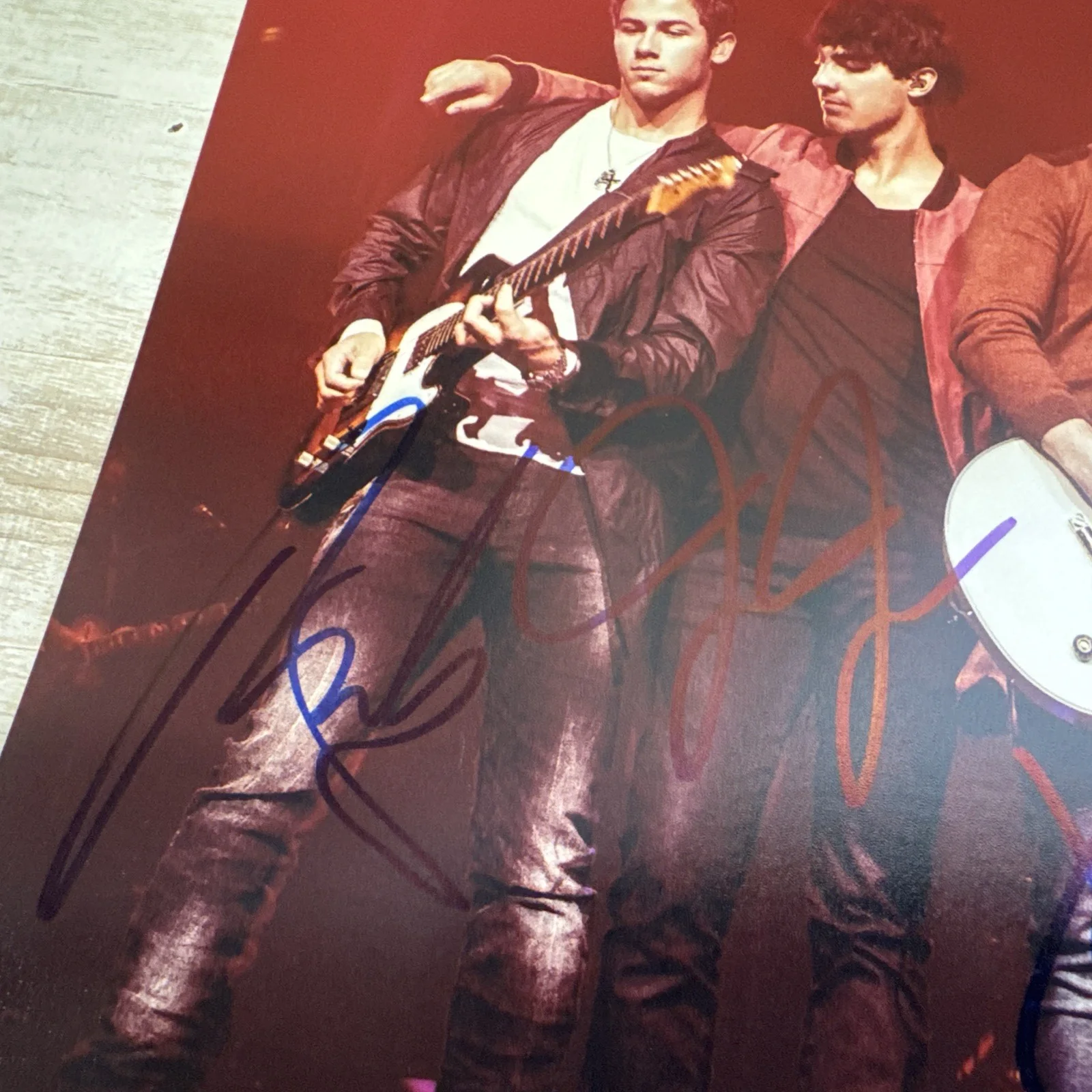 Jonas Brothers - Group Signed/Autographed 8x10 Photo Authentic w/COA & Holograms, изображение 3