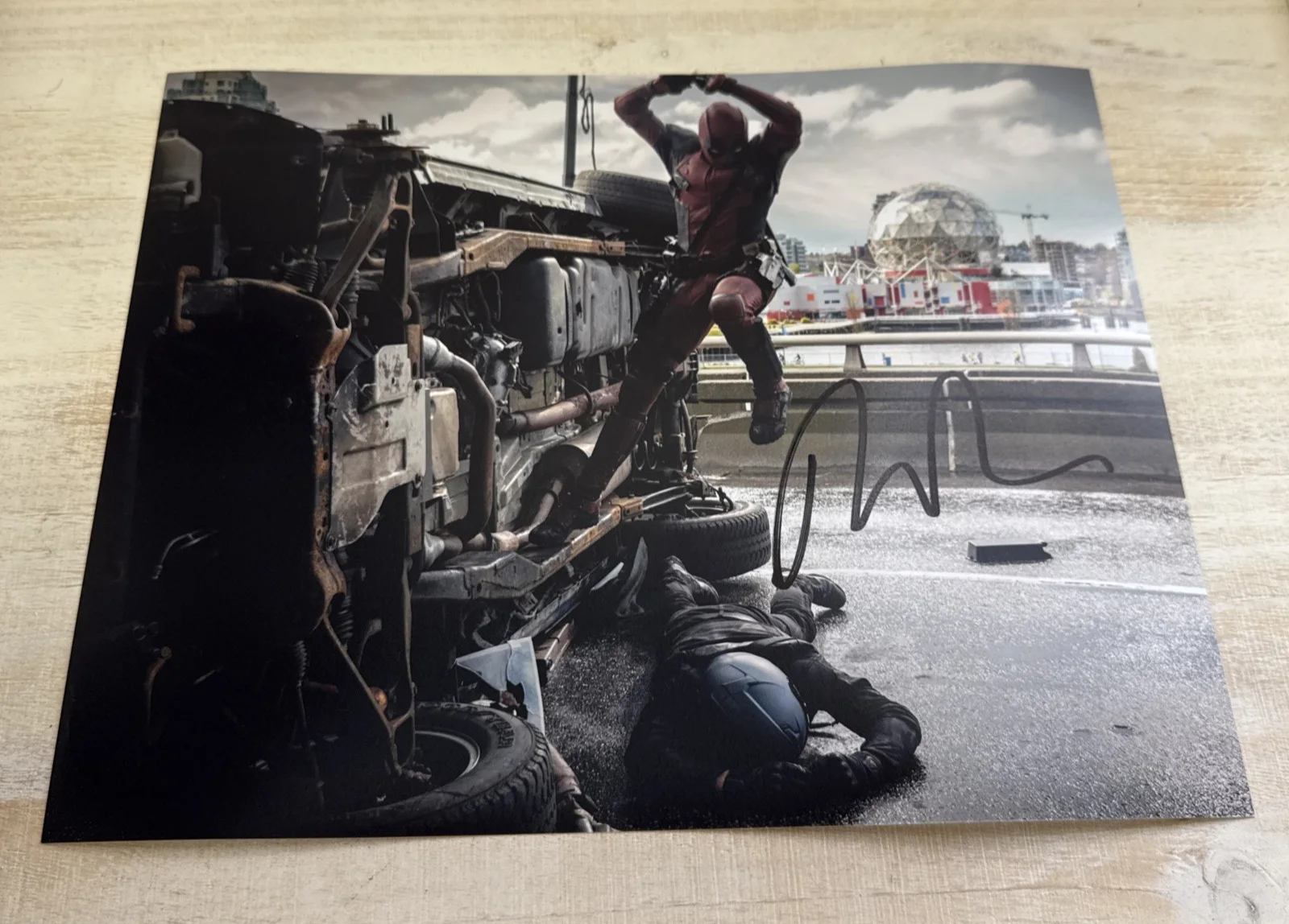 Ryan Reynolds — Ryan Reynolds Signed Autographed Photo 8x10 Marvel Deadpool Photo Proof & w/COA