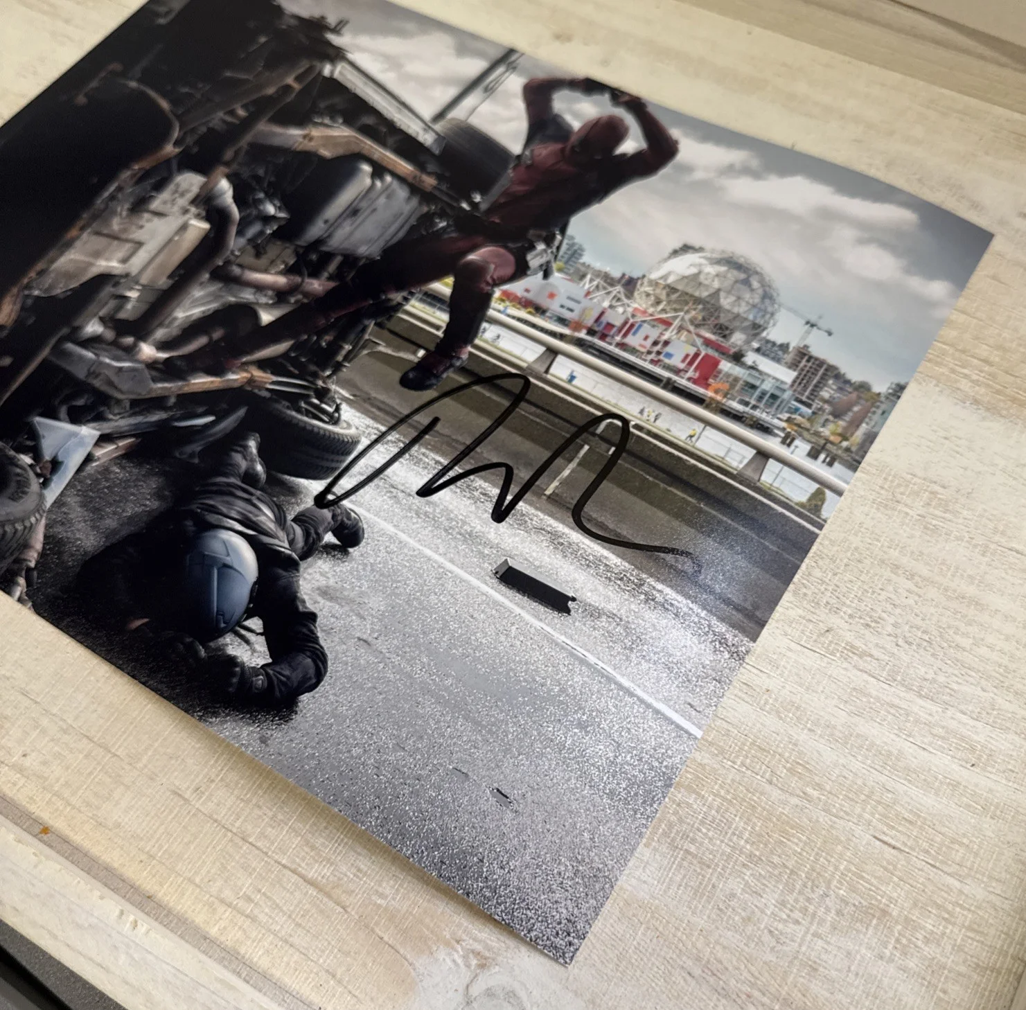 Ryan Reynolds — Ryan Reynolds Signed Autographed Photo 8x10 Marvel Deadpool Photo Proof & w/COA, image 2