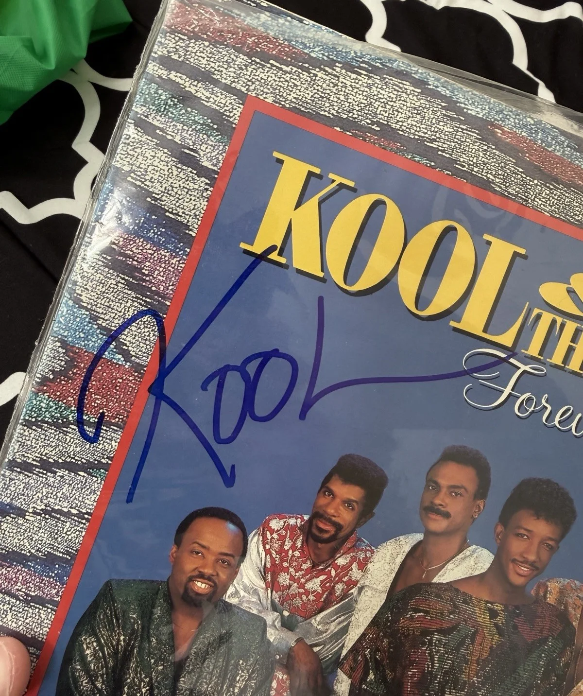 ROBERT “KOOL” BELL SIGNED KOOL & THE GANG FOREVER VINYL RECORD AUTOGRAPHED, image 3