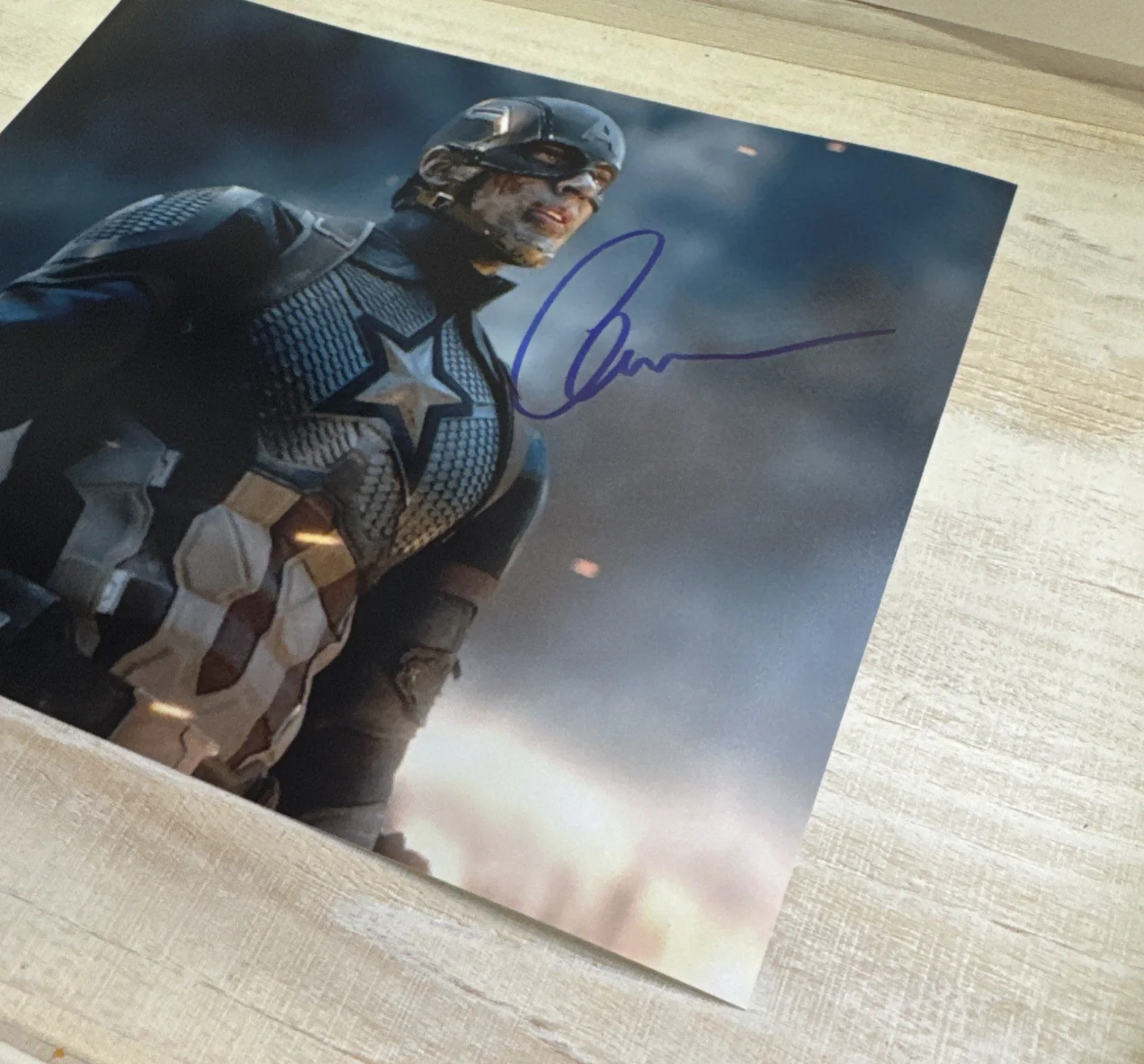 Chris Evans — Chris Evans SIGNED AUTOGRAPH 8x10 Captain America PHOTO w/COA matching Hologram, изображение 2