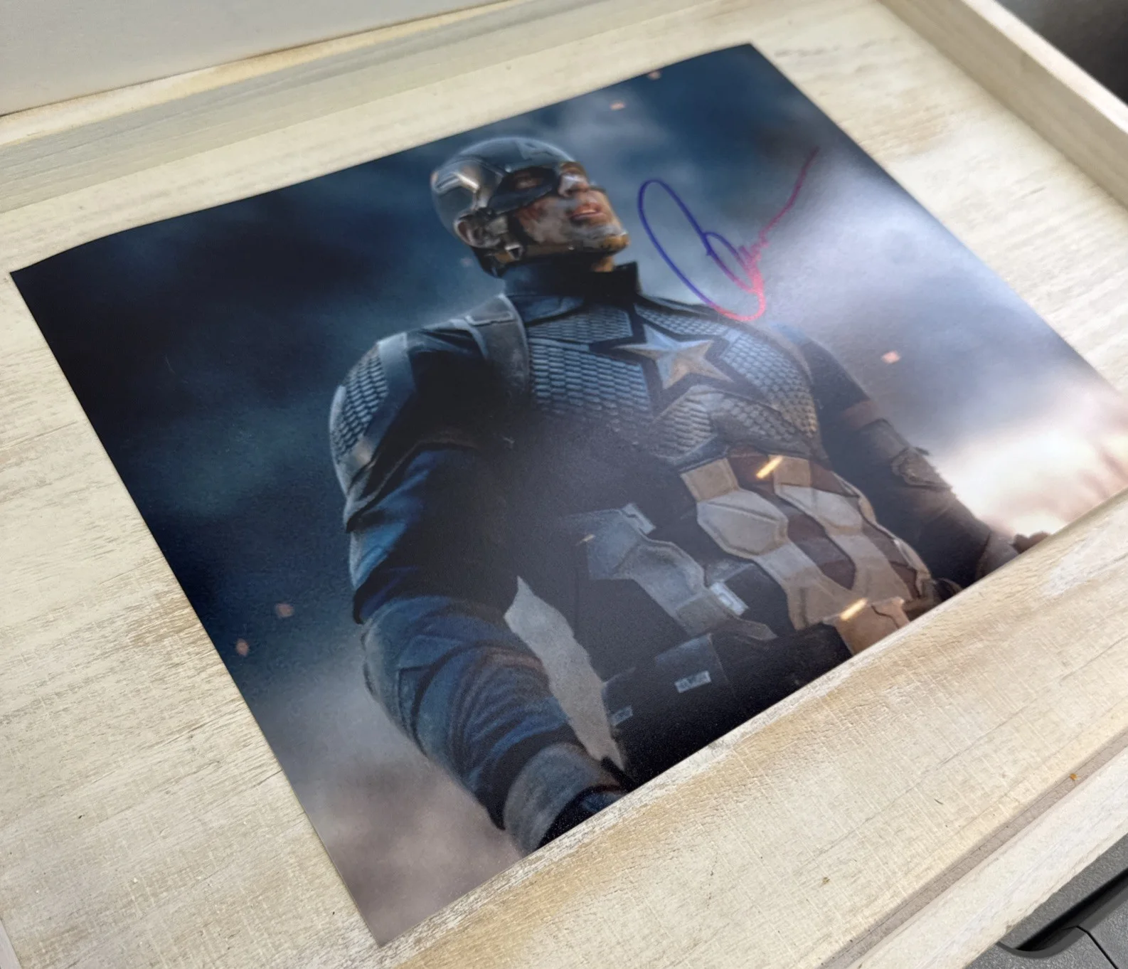 Chris Evans — Chris Evans SIGNED AUTOGRAPH 8x10 Captain America PHOTO w/COA matching Hologram, изображение 3