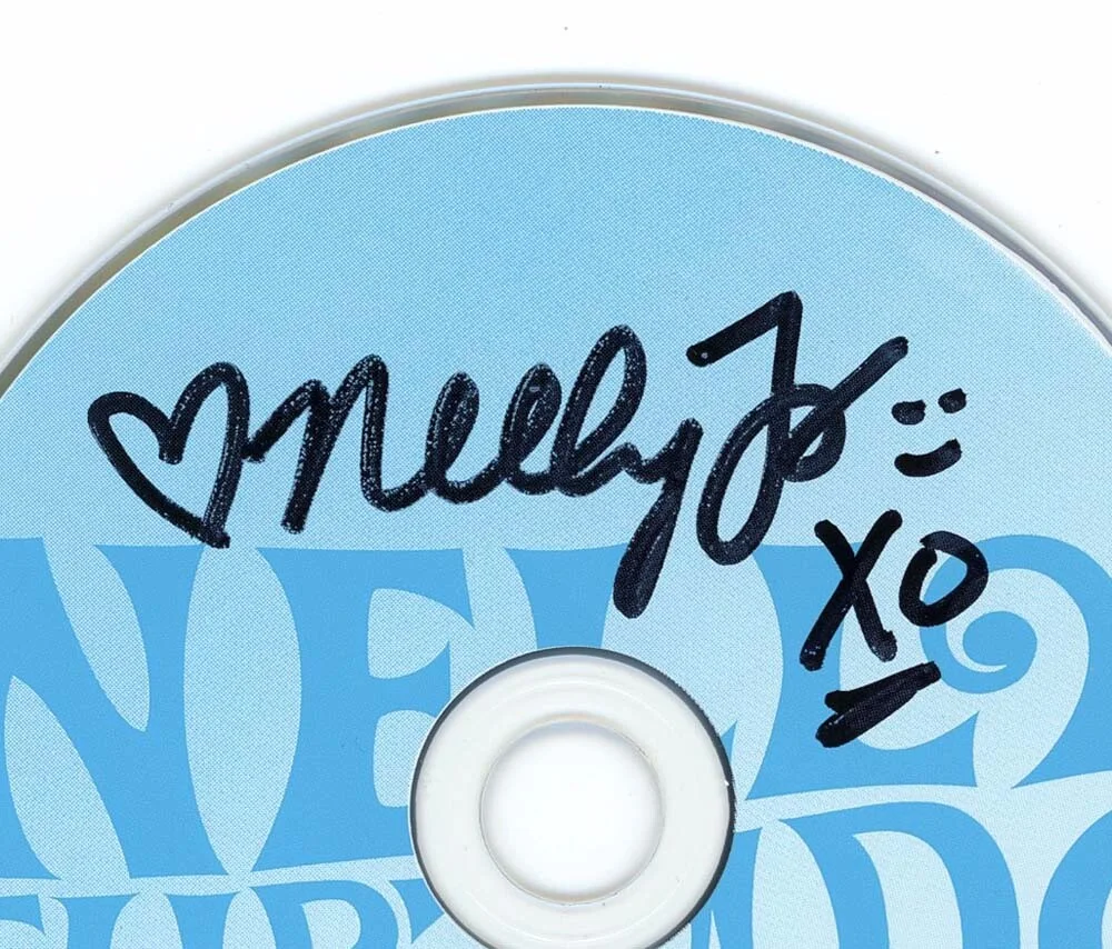 NELLY FURTADO — Nelly Furtado signed Autographed "MANEATER" CD c EXACT PROOF Rare ACOA COA, image 5