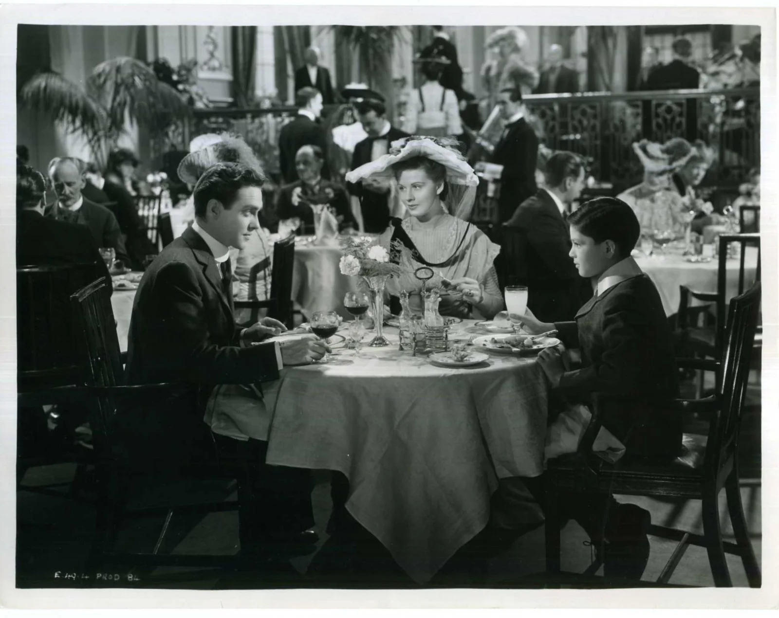 PORTRAIT OF CLARE 1950 Margaret Johnston, Richard Todd, Mary Clare 2 10x8 STILLS, изображение 2