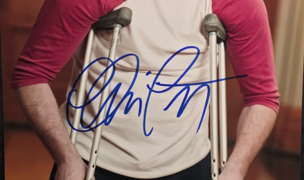 Chris Pratt — Chris Pratt Signed 8x10 (Blue Sharpie) Parks n Rec Photo COA (Starlord/Jurassic), image 2