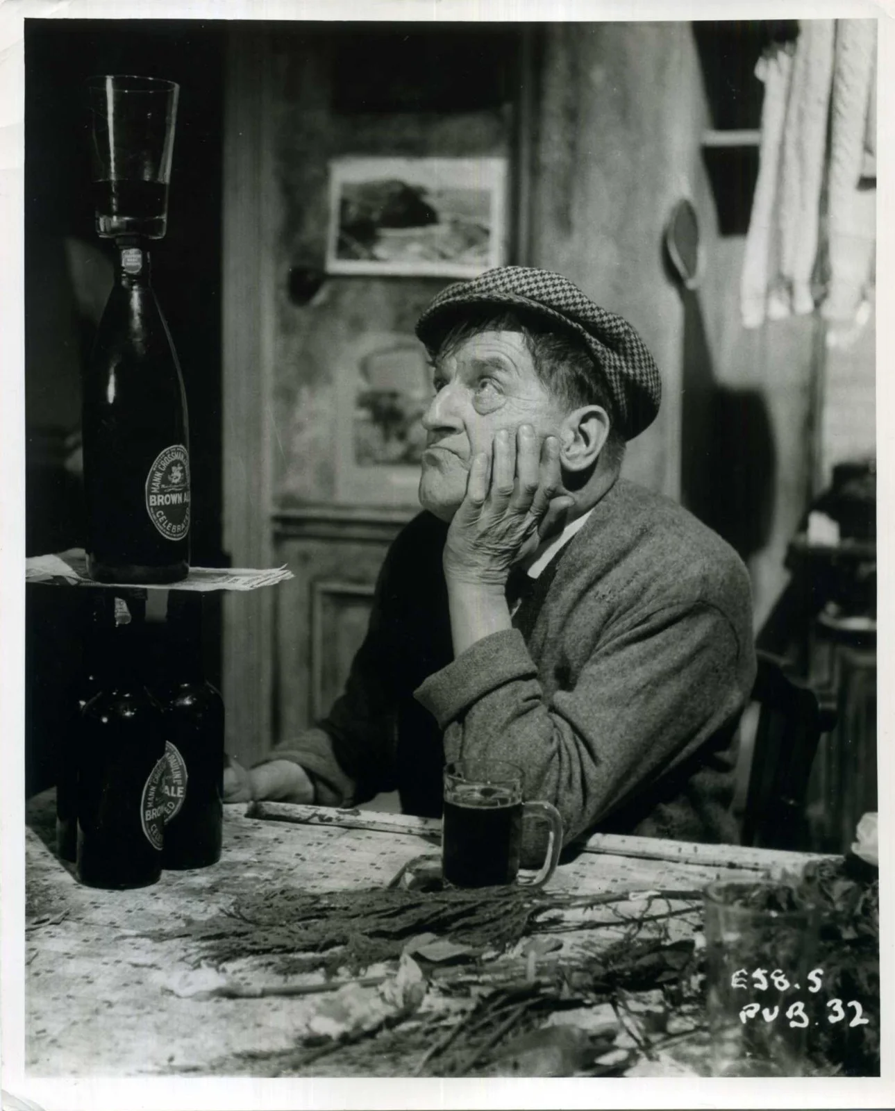 NO TREES IN THE STREET 1959 Stanley Holloway BROWN ALE 3 PUBLICITY STILLS, изображение 3
