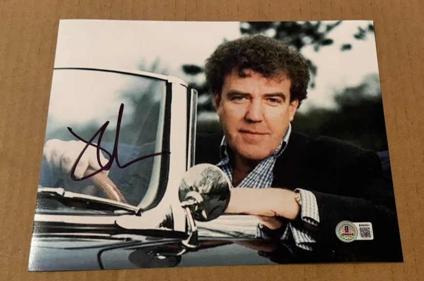 JEREMY CLARKSON — JEREMY CLARKSON SIGNED TOP GEAR 8X10 PHOTO BECKETT BAS #123